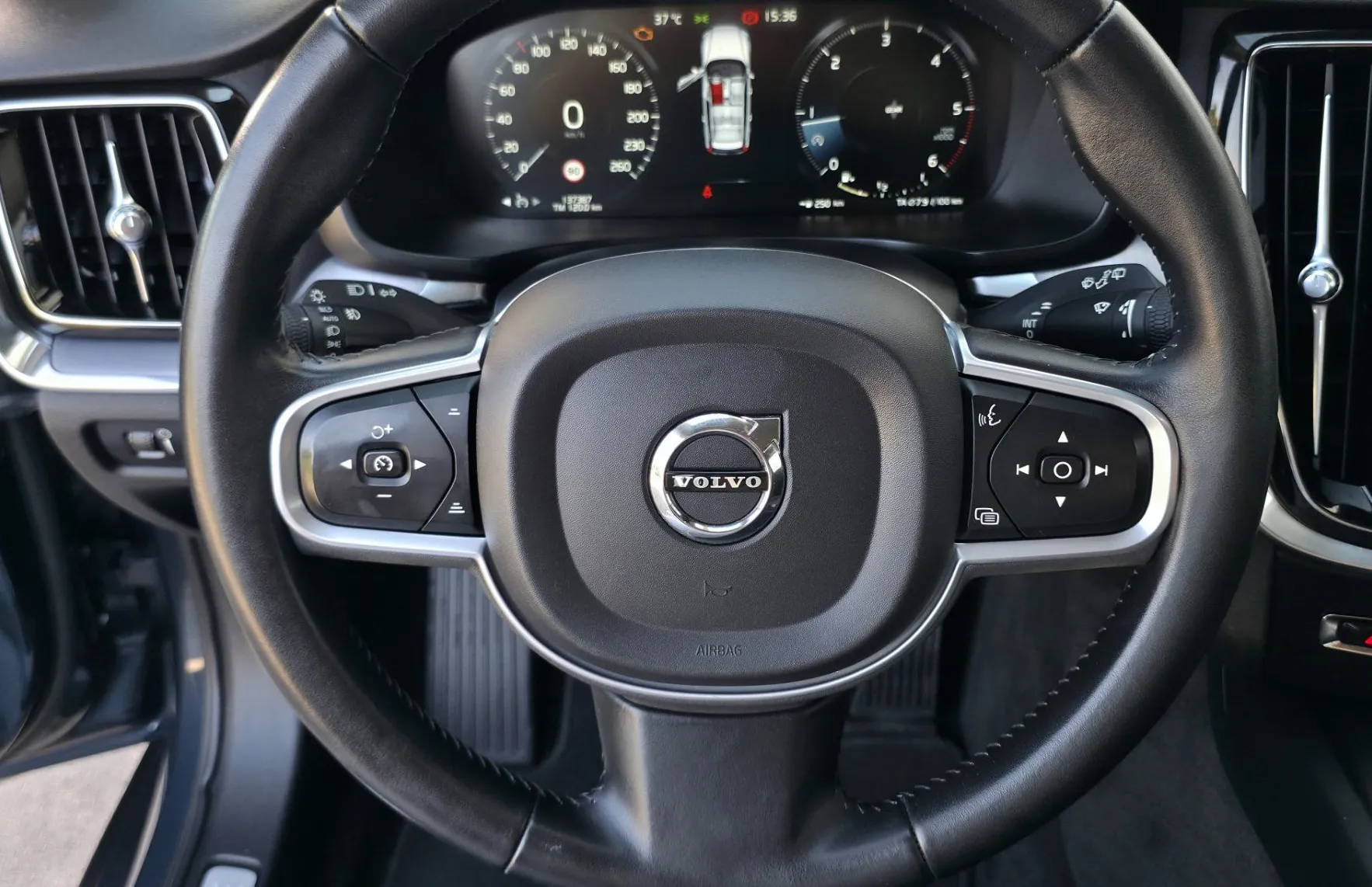 Zunanja slika - Volvo V60 - D3 Momentum FULLED•TEMP•LANE•NAV•KAMERA•2X-PDC•17C - 8