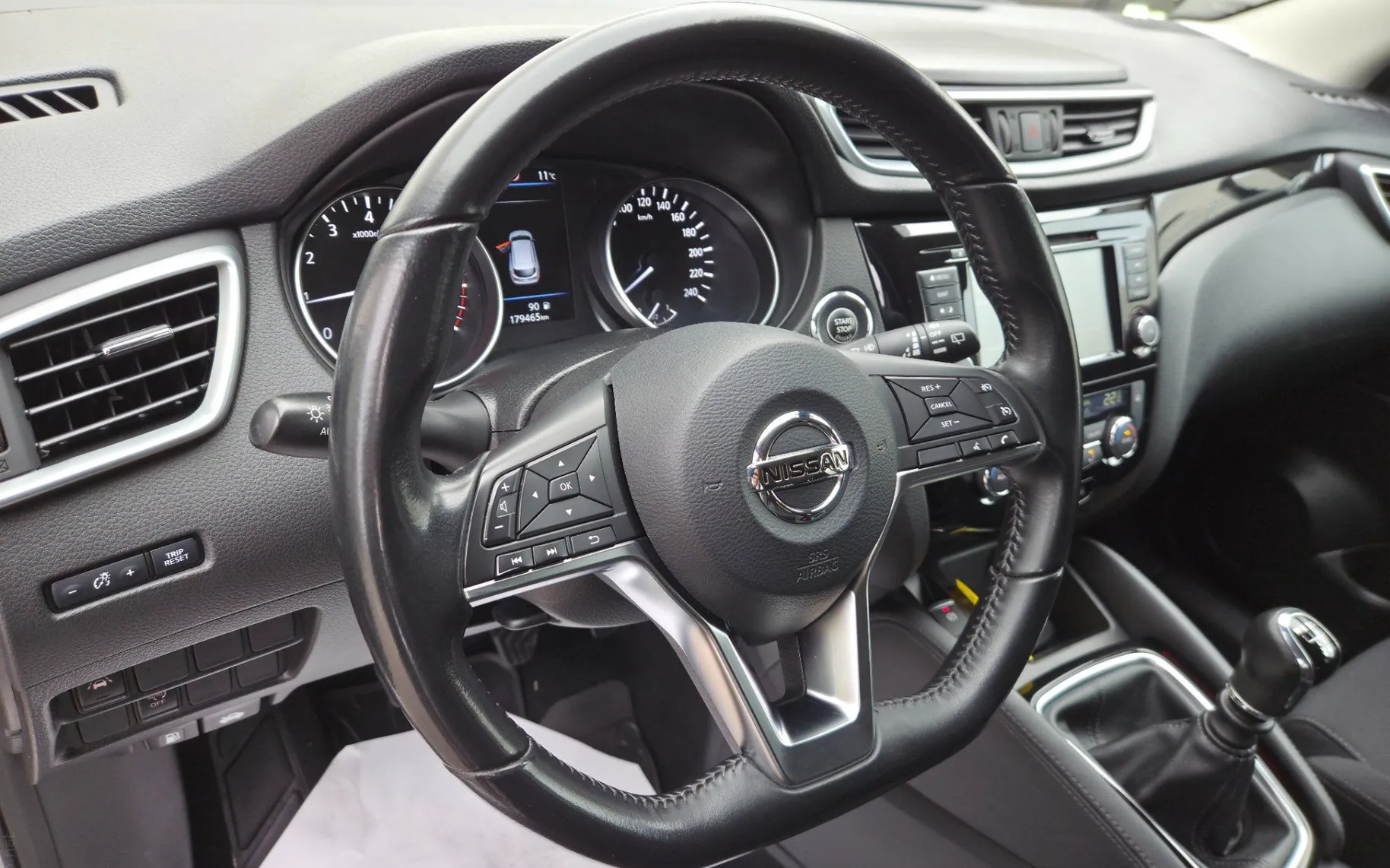 Zunanja slika - Nissan Qashqai - 1.3 DIG-T 140 Tekna 1.LASTNIK SLO.POREKLO - 8
