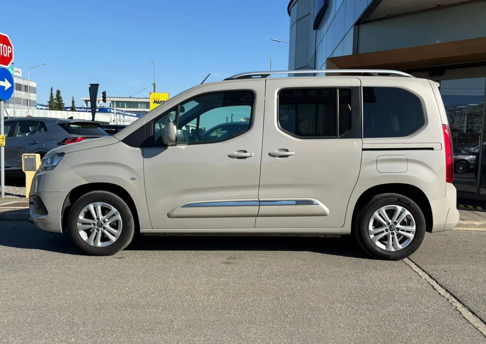 Zunanja slika - Toyota Proace - City Verso 1.2 SLO-1.LAST.-PDC-KAMERA-TEMPOMAT - 2