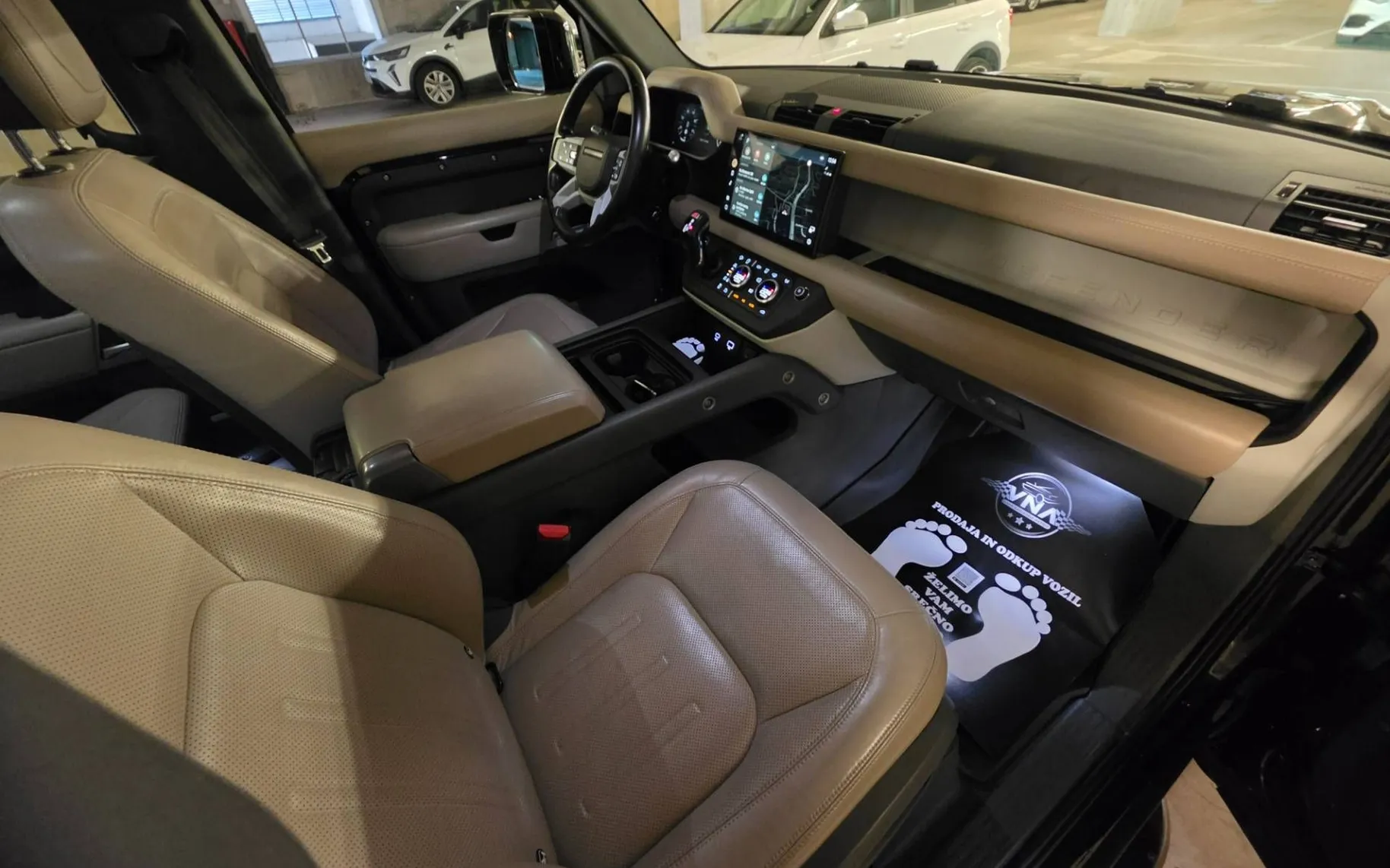 Notranja slika - Land Rover Defender - 90 3.0 D300 MHEV X-Dynamic SE Avt. MAX-OPREMA - 9