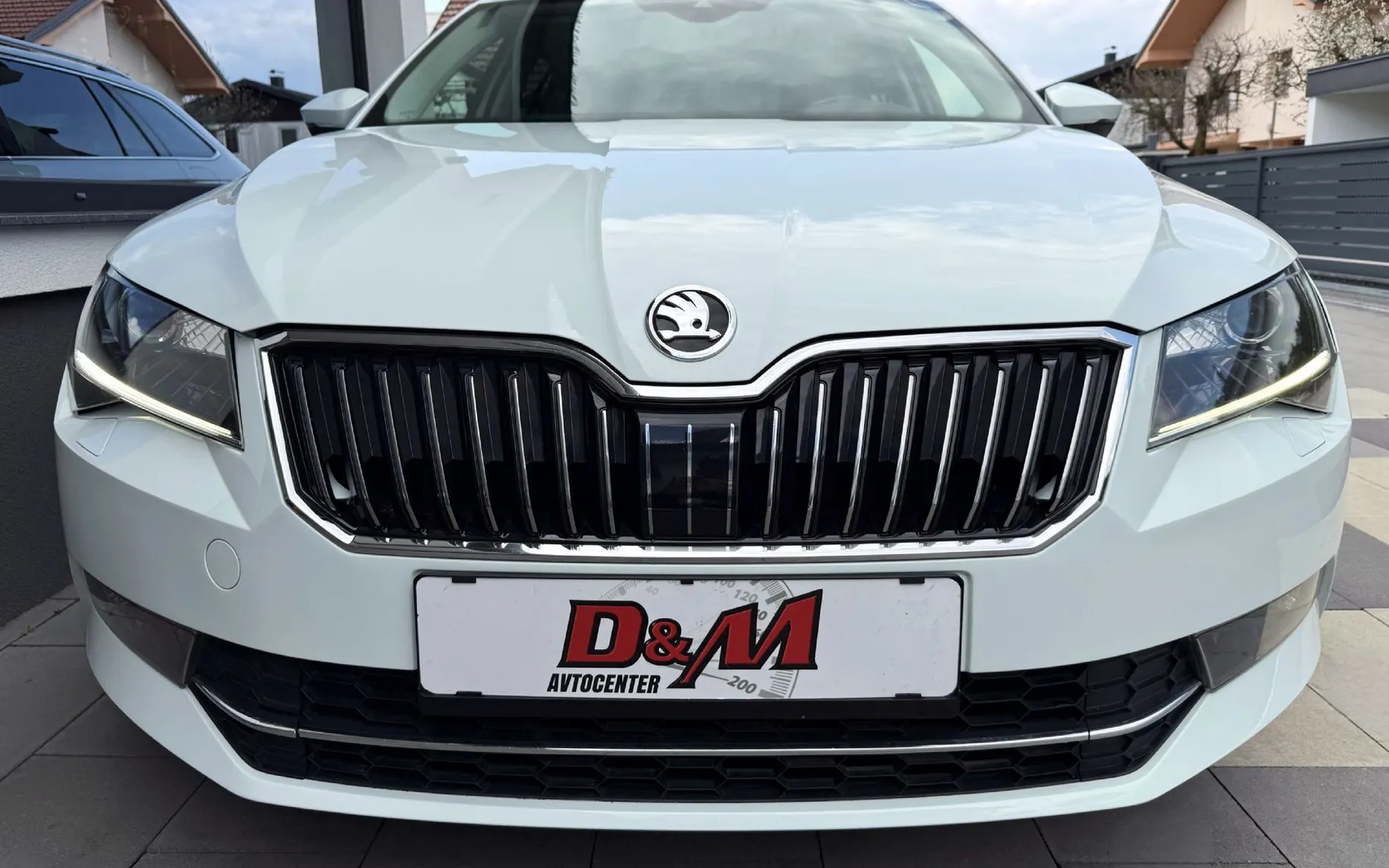 Zunanja slika - Škoda Superb - 2.0 TDI Active Combi DSG|LED|NAVI|MEMORY|17COL - 4