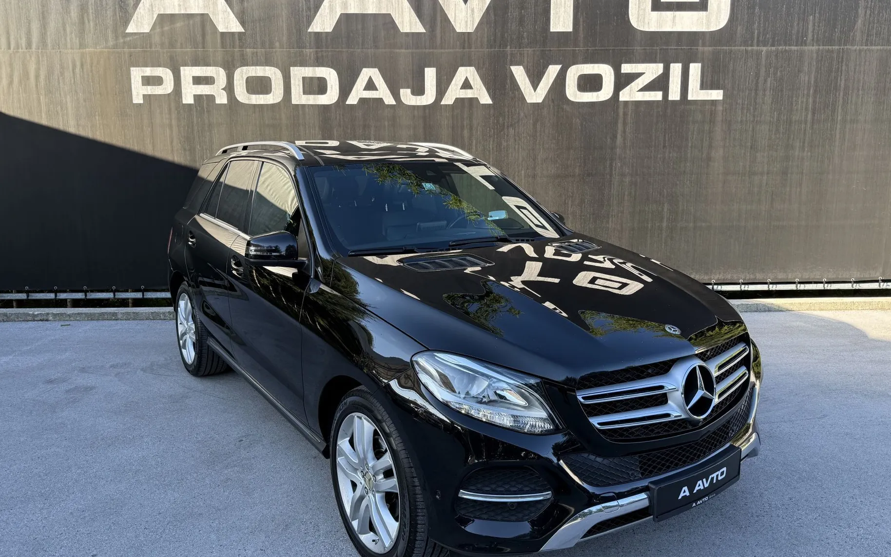 Zunanja slika - Mercedes-Benz GLE-Razred - GLE 250d-PANORAMA-360°-USNJE- NAVI-H K - 2