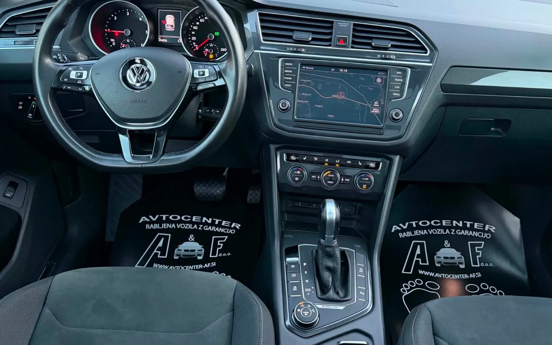 Notranja slika - Volkswagen Tiguan - 2.0 TDI-DSG-4X4-H LINE-PANORAMA-LIZING ZA TUJCE-.. - 11