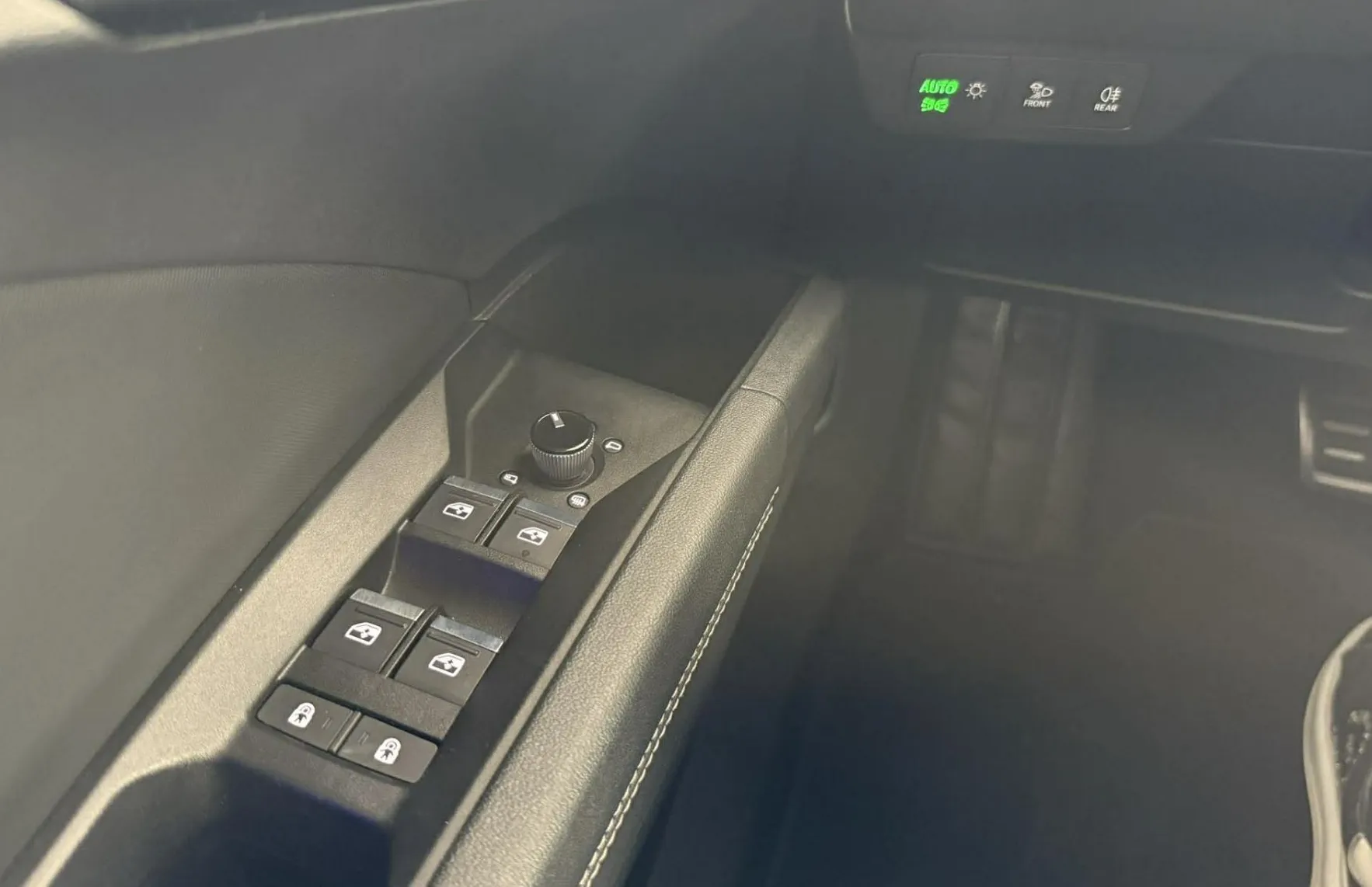 Zunanja slika - Audi Q4 - e-tron  40 e-tron.S line.LUKSENBURG.ACC.KAMER.LED - 9