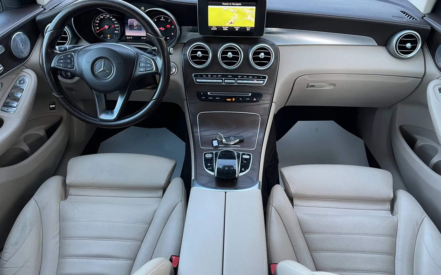 Notranja slika - Mercedes-Benz GLC-Razred - GLC 250 d 4MATIC Avt.-LED-NAVI-PANO-ALU-ODLIČEN - 7