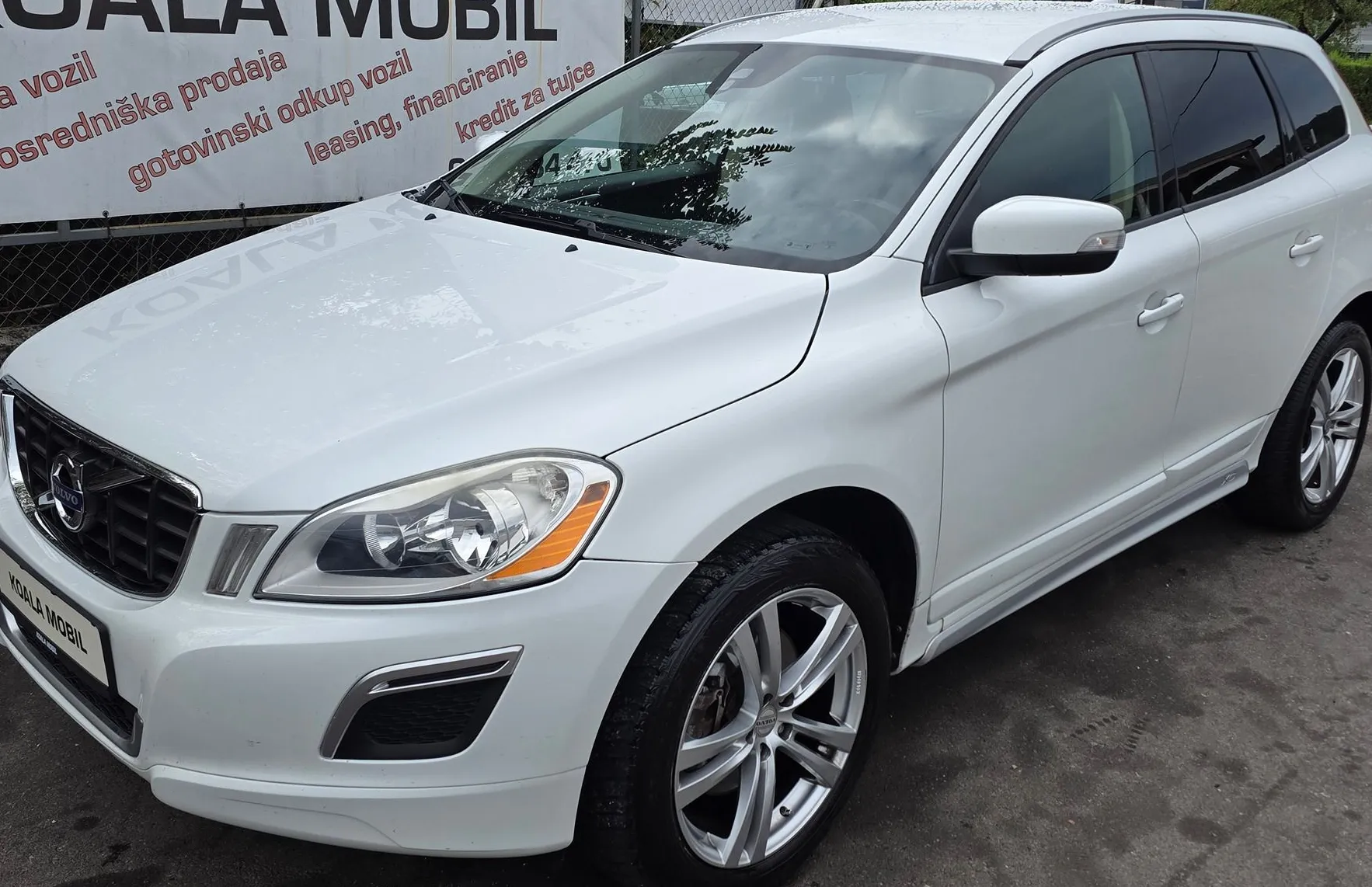 Zunanja slika - Volvo XC60 - FWD D4 MOMENTUM AVTOMATIK-ALU PLATIŠČA-KLIMA-NAVI - 8