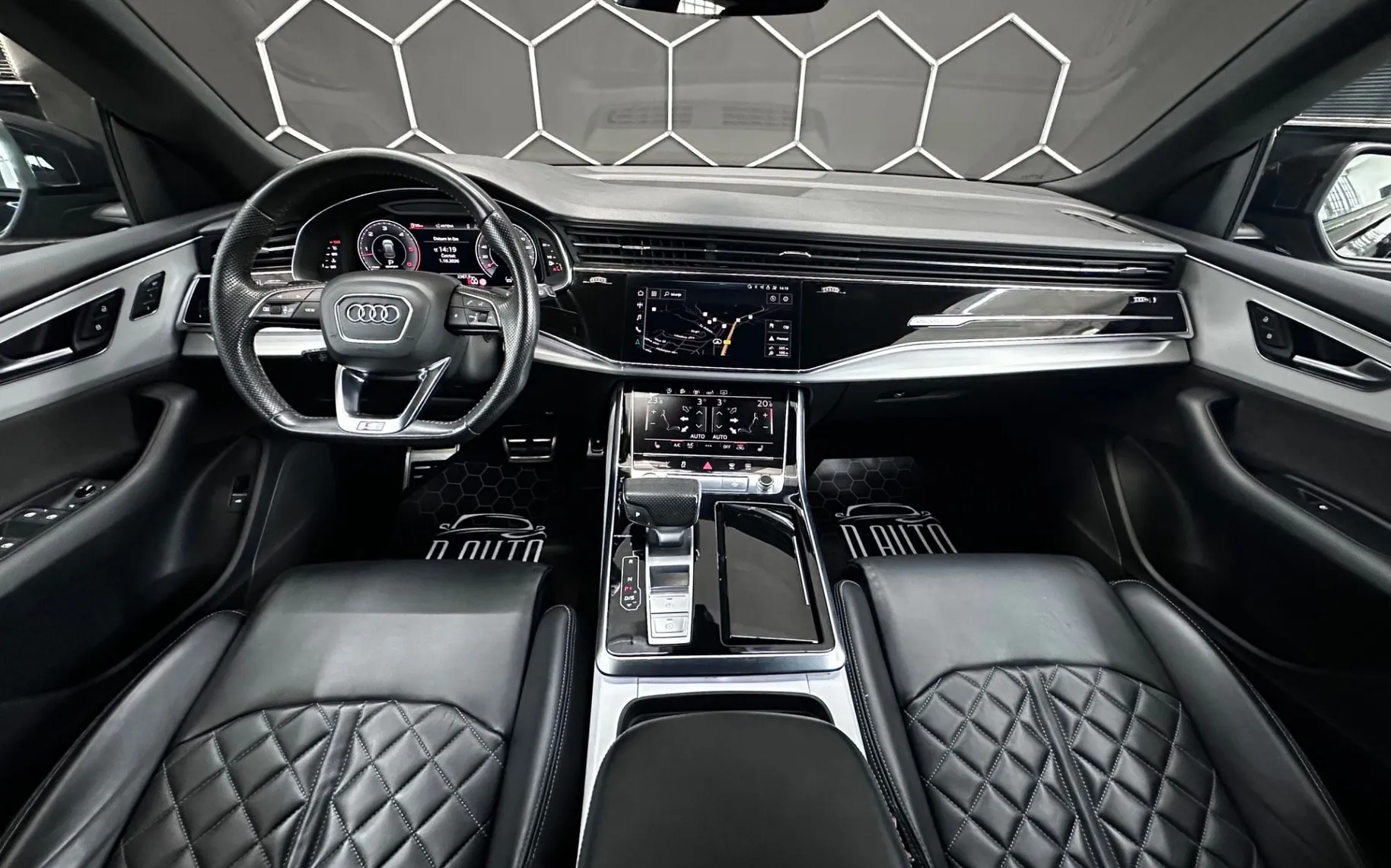 Notranja slika - Audi Q8 - quattro 50 TDI S LINE|ZRACNO|3D KAMERA|KLJUKA| - 8