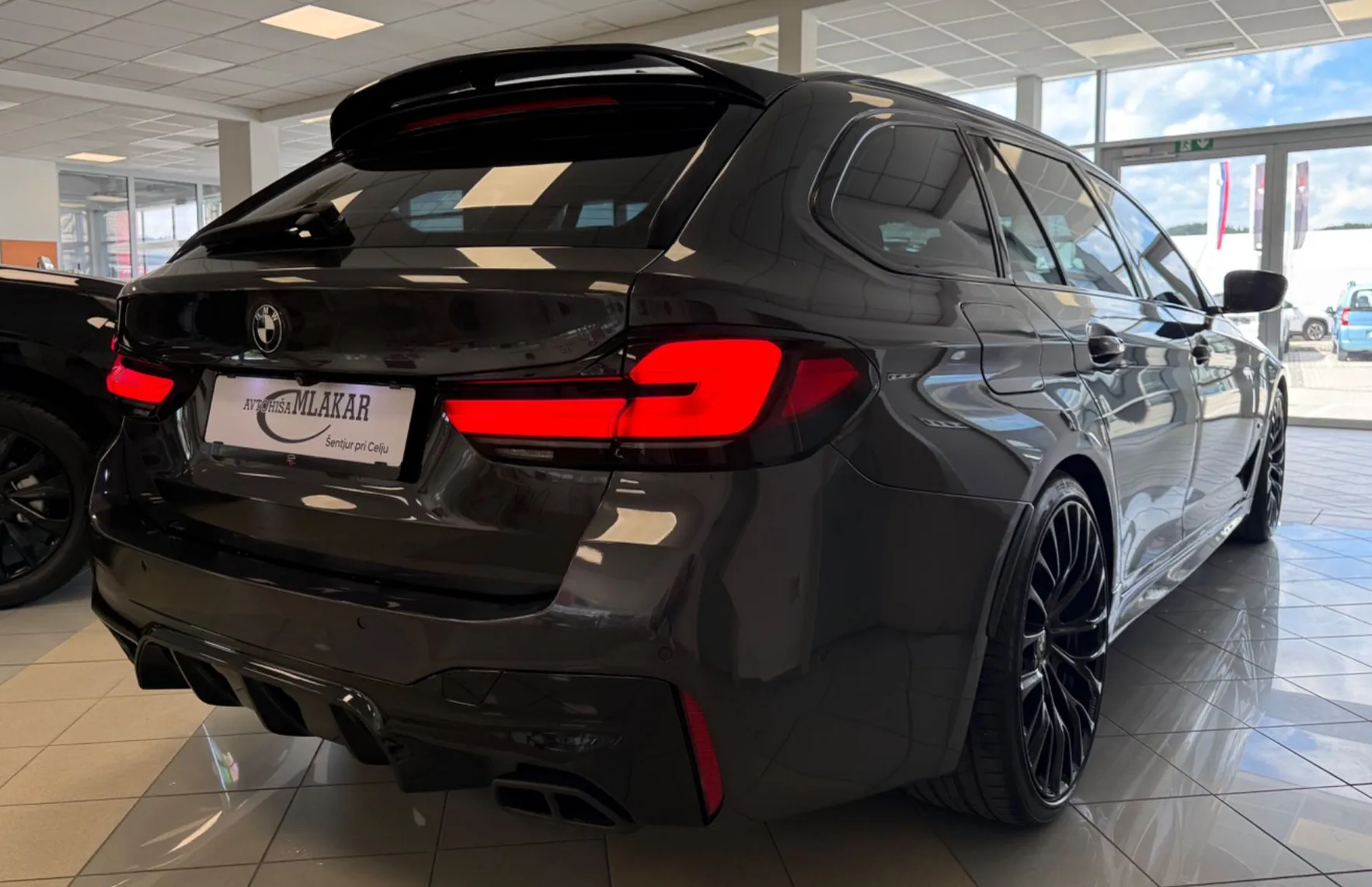 Zunanja slika - BMW Serija 5 - Touring: 530d xDrive M-SPORT-AMBIENT-LED-ALU-FACELIFT- - 6