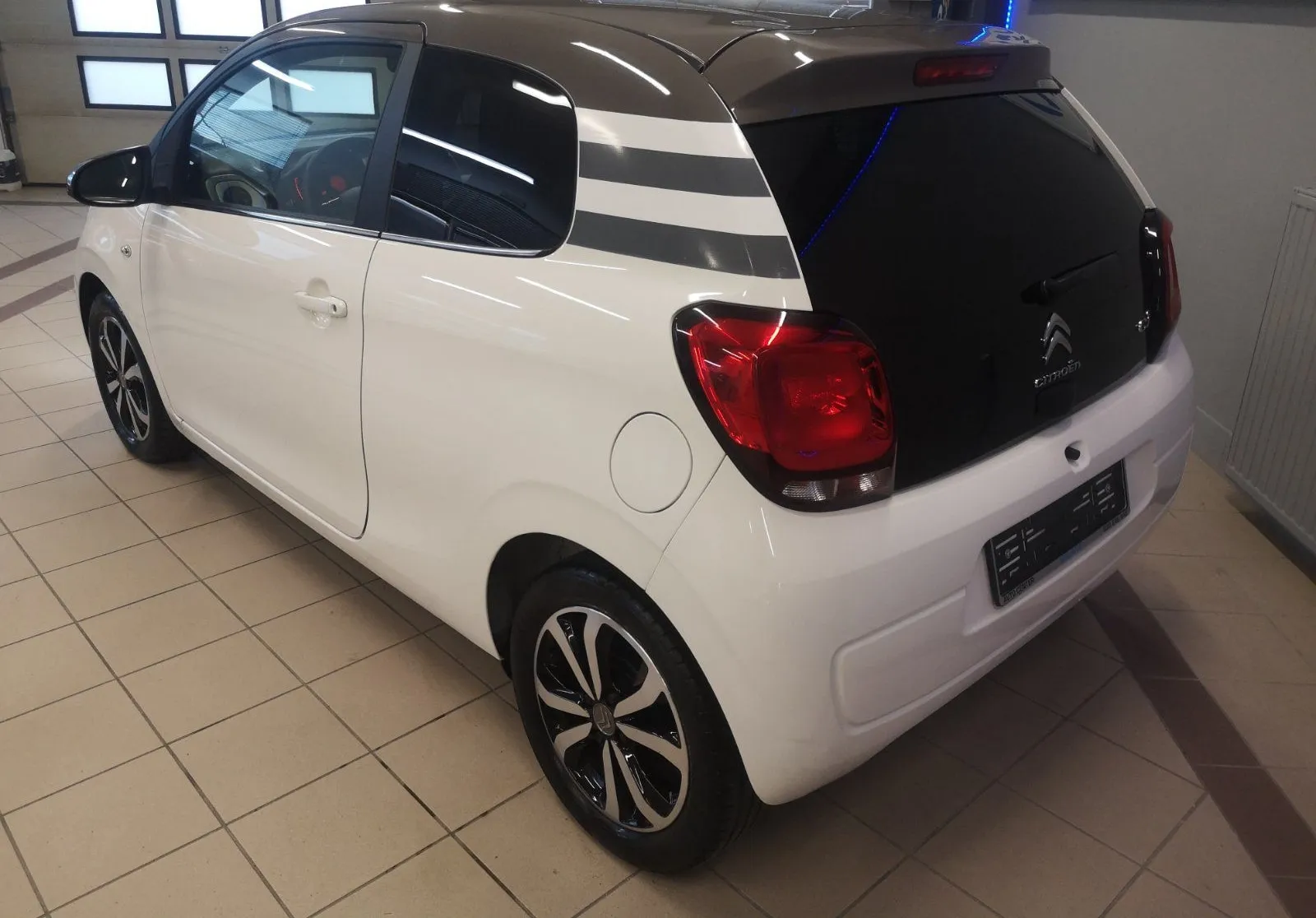 Notranja slika - Citroën C1 - Attraction 1.0i TEMPOMAT-KAMERA-LED LUČI-43000KM.. - 9