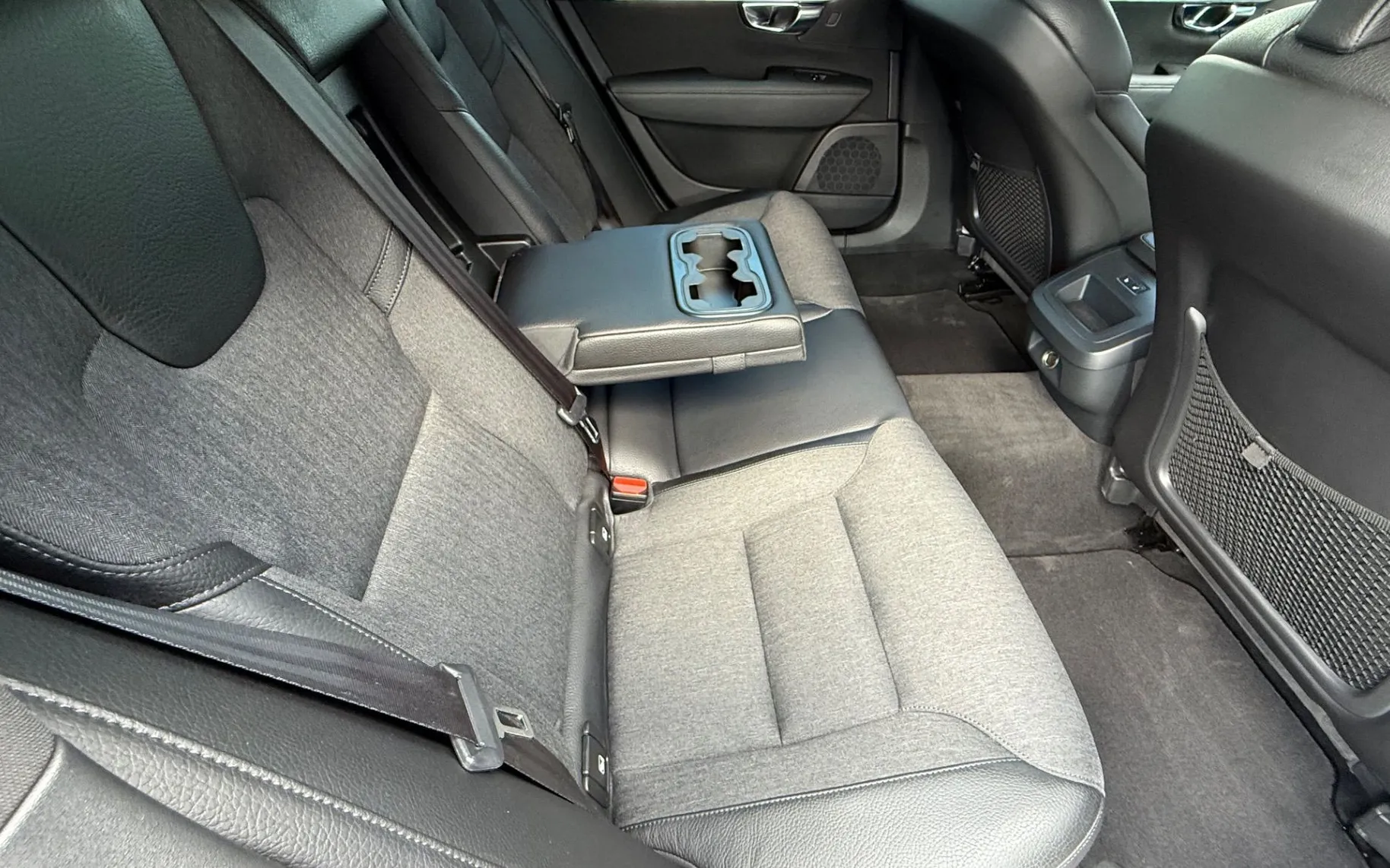 Zunanja slika - Volvo V90 - D3 A AWD Kinetic-Virtual-Full led-Velik servis... - 16