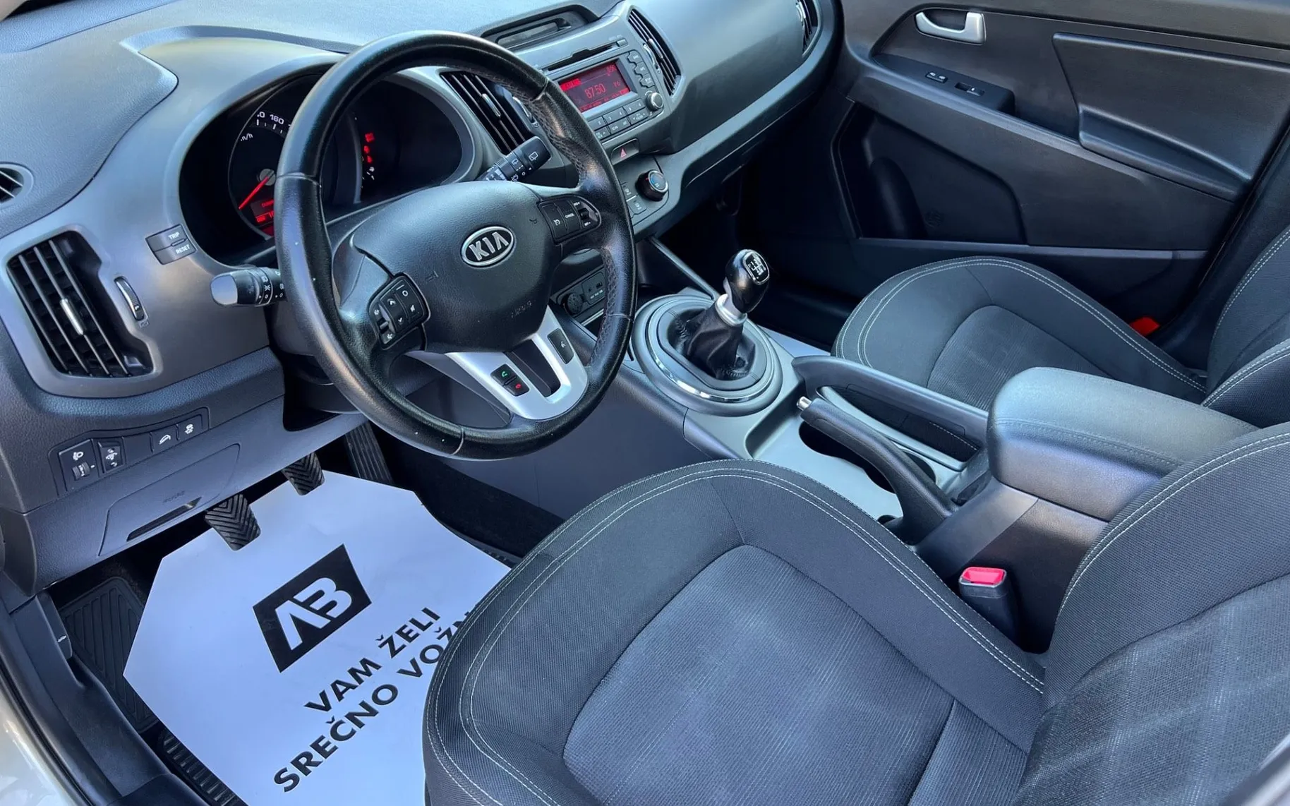 Notranja slika - KIA Sportage - 1.7 CRDi+SLO... - 10