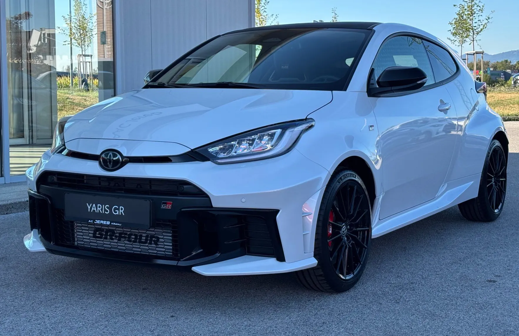 Zunanja slika - Toyota GR Yaris - 1.6T 4WD 3D M T6 RACE JBL - 1