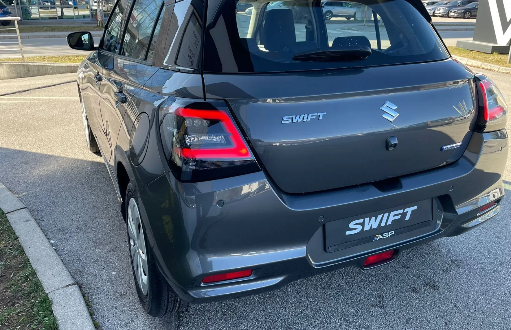 Zunanja slika - Suzuki Swift - 1.2 HIBRID COMFORT - 5