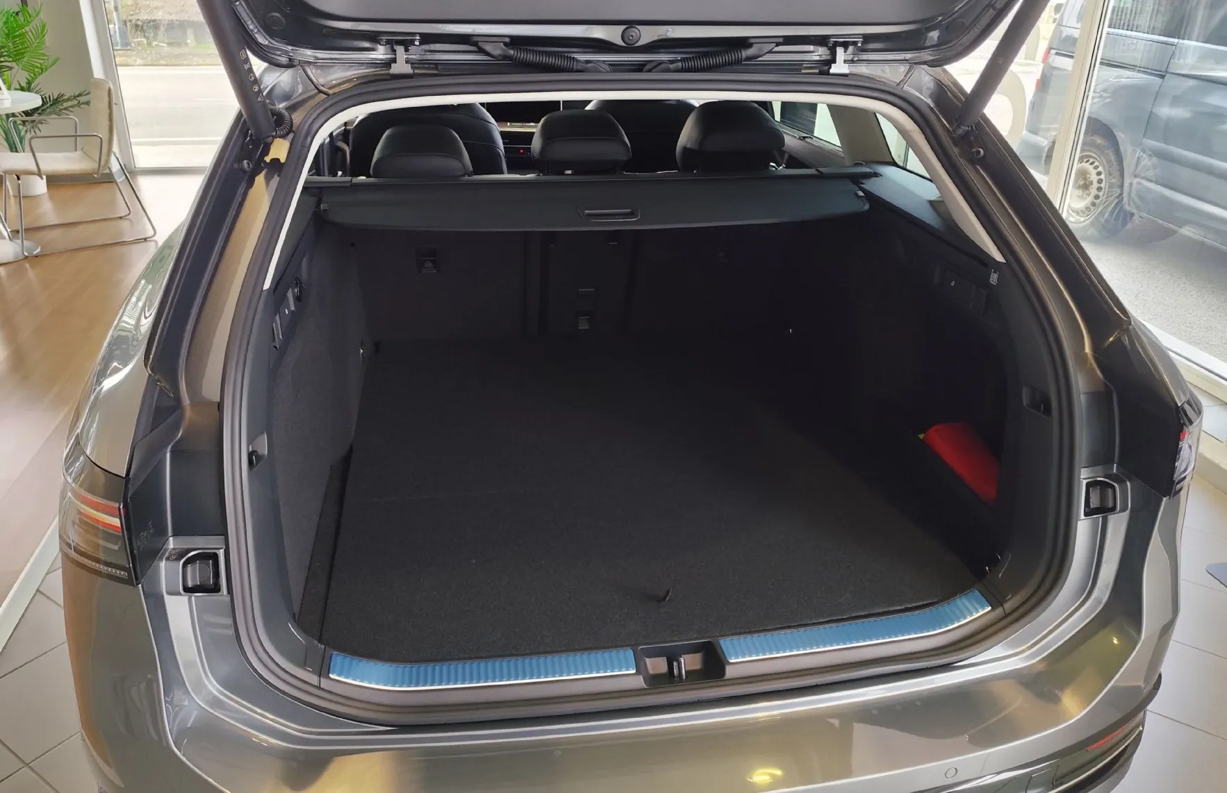 Zunanja slika - Volkswagen Passat - Variant 1.5 TSI eHybrid Elegance DSG 150kW - 9
