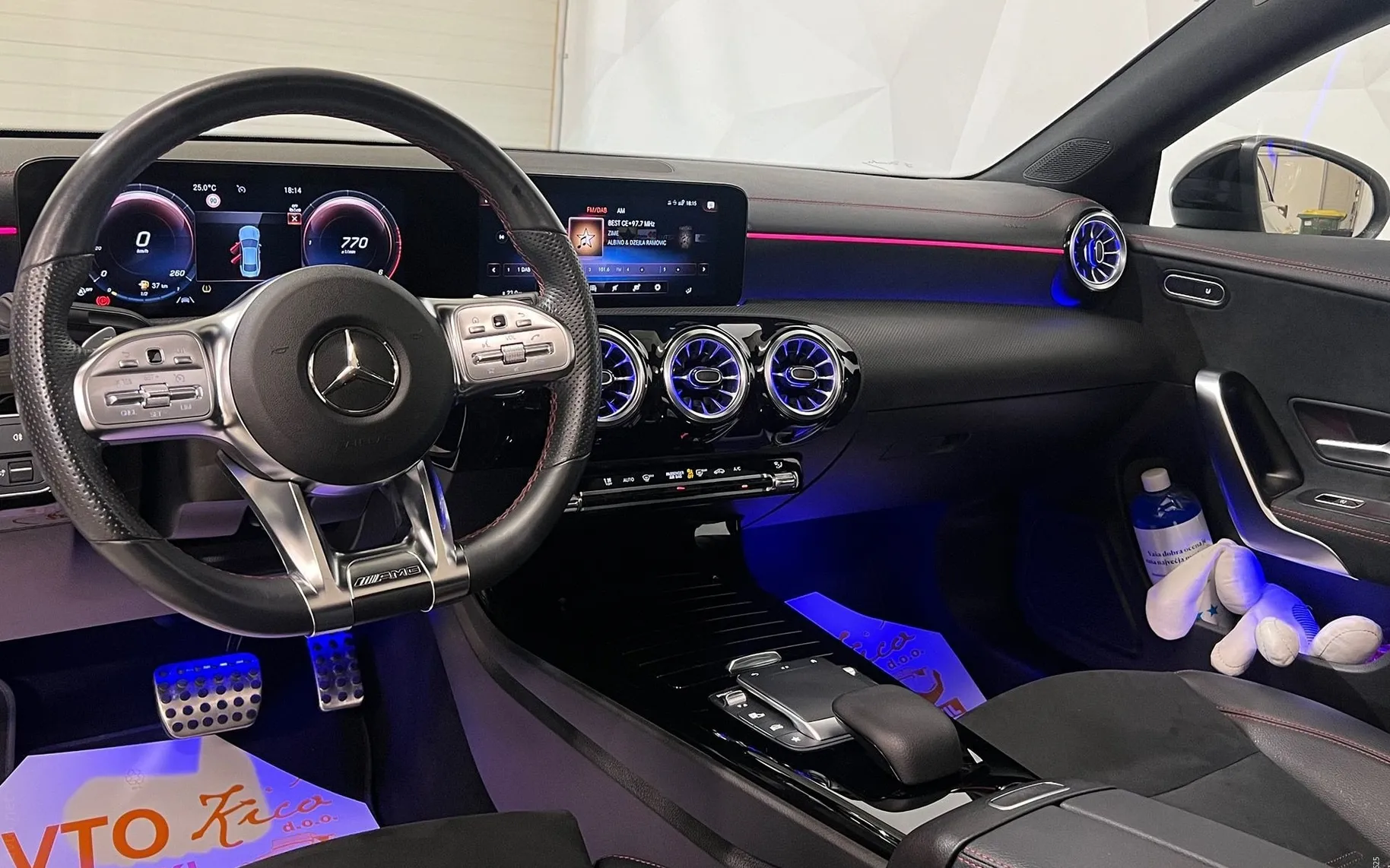 Notranja slika - Mercedes-Benz CLA-Razred - 200 d-AMG-PANORAMA-LED-MULTIBEAM-AMBIENT-VIRTUAL.. - 13