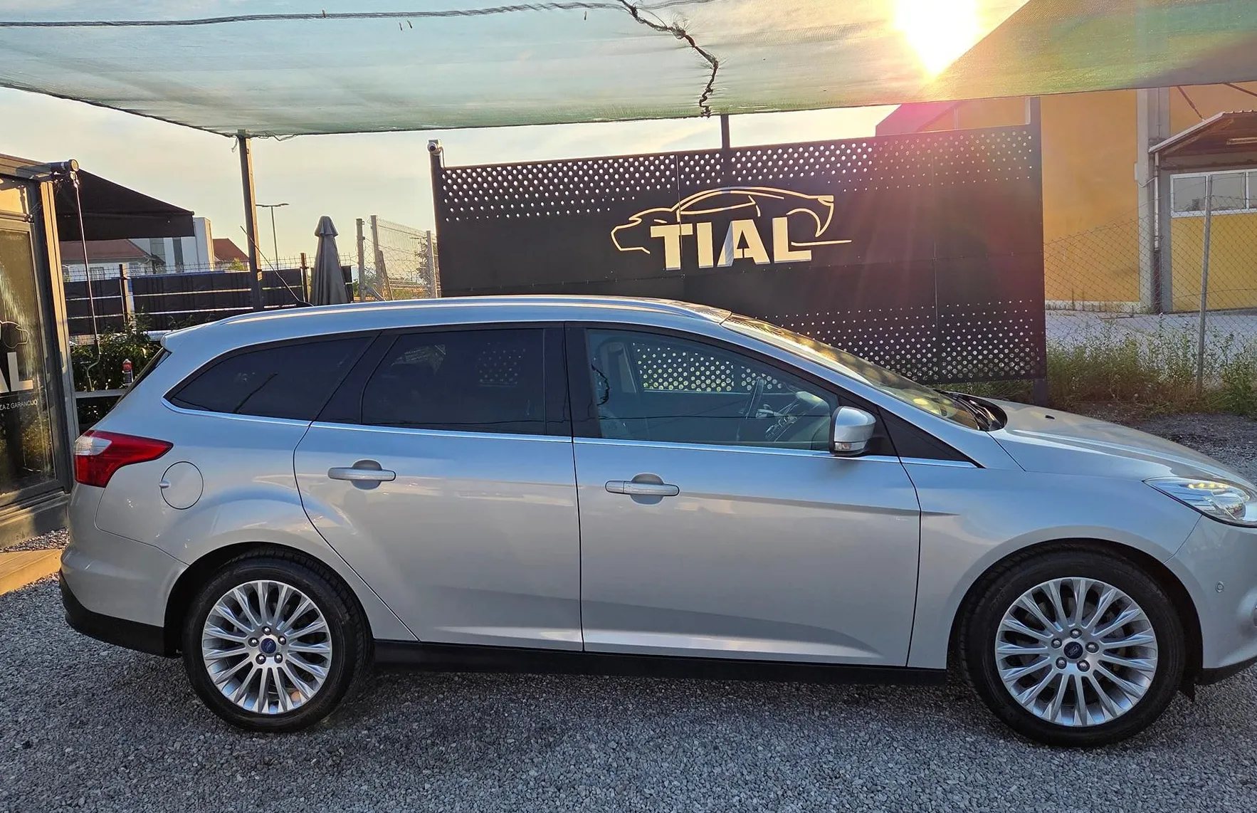 Zunanja slika - Ford Focus - Karavan 2.0TDCi Titanium NAVI-LED 2XPDC-KAMERA-ALU - 8