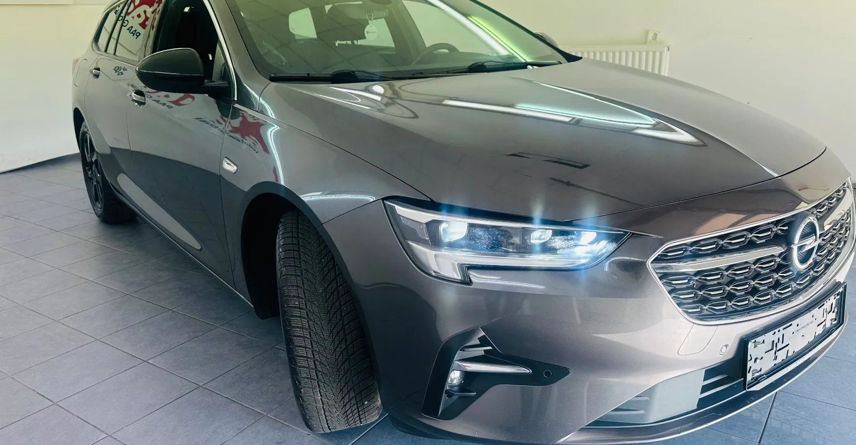 Zunanja slika - Opel Insignia - Sports Tourer 2.0 D Avt.NEMŠKI+4ALU.KAMERA.LED - 1