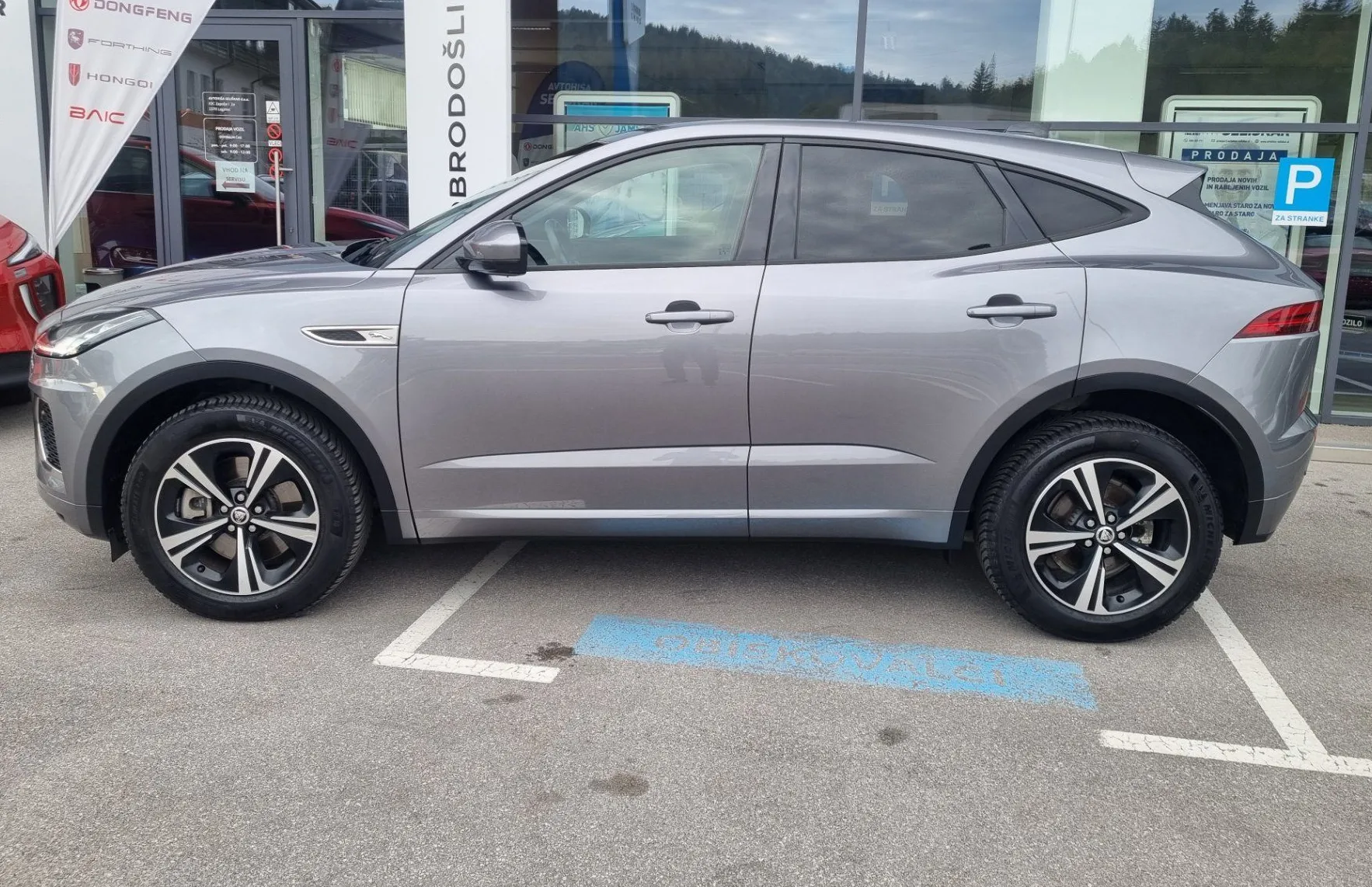 Zunanja slika - Jaguar E-PACE - 2.0 D165 MHEV R-DYNAMIC AWD - AVTOMATIK - ODLIČEN - 5