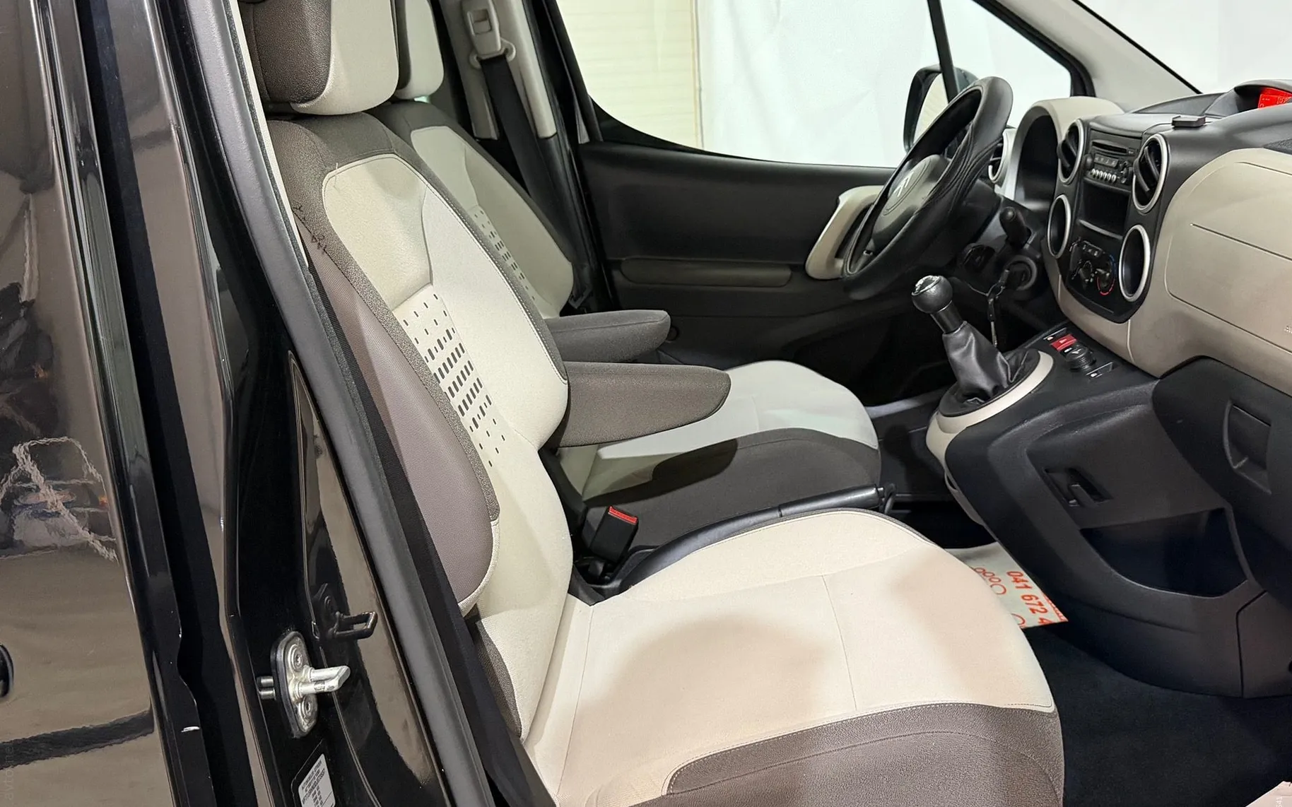 Notranja slika - Citroën Berlingo - 1.6 HDI-2X-DRSNA VRATA-TEMPOMAT-L9D-PDC-SERVISNA - 12