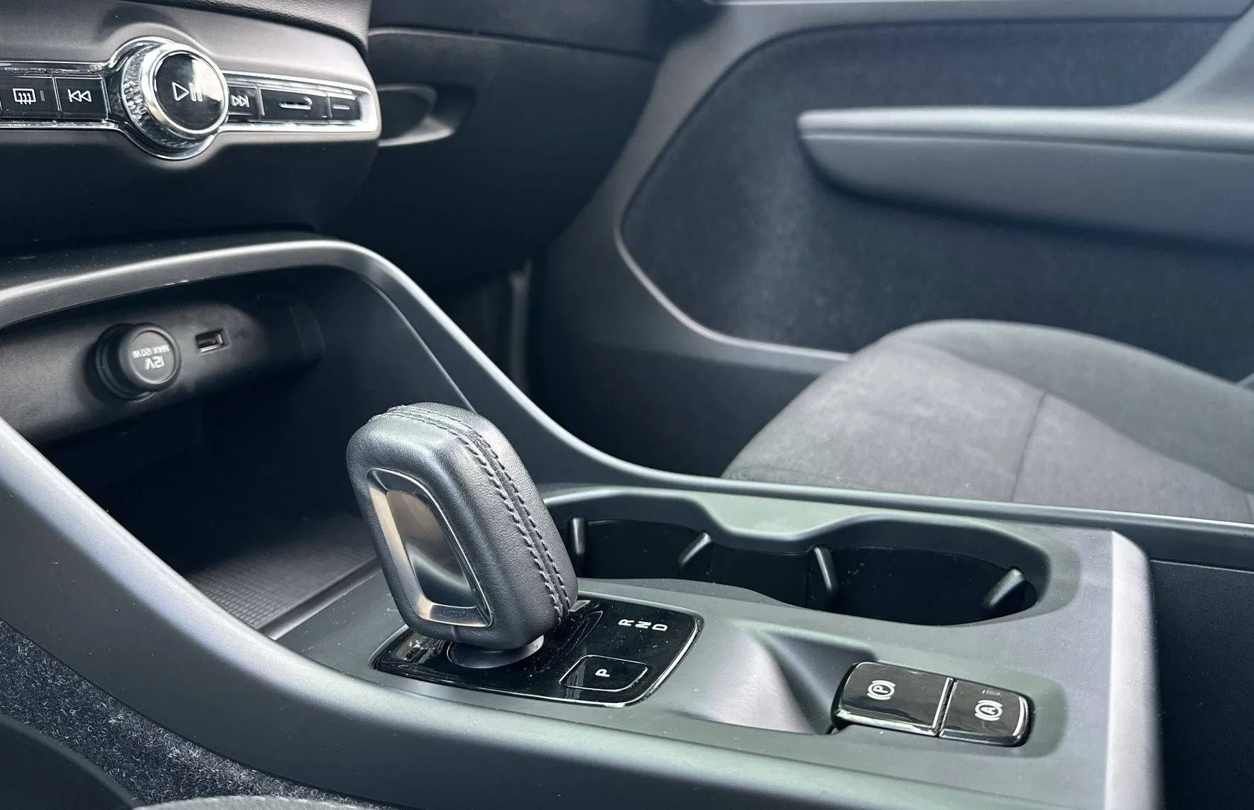 Zunanja slika - Volvo XC40 - T3 Momentum Avt. - 20