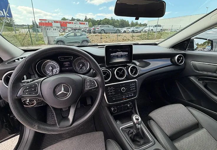 Zunanja slika - Mercedes-Benz CLA-Razred - CLA Shooting Brake CLA 200 d Shooting Brake ZELO LEPO OHRANJEN - 9