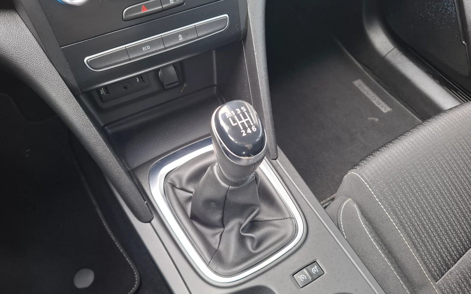 Zunanja slika - Renault Megane Limousine - 1.3 16V - LEPO OHRANJEN - ZNANA SERVISNA ZGOD. - 13