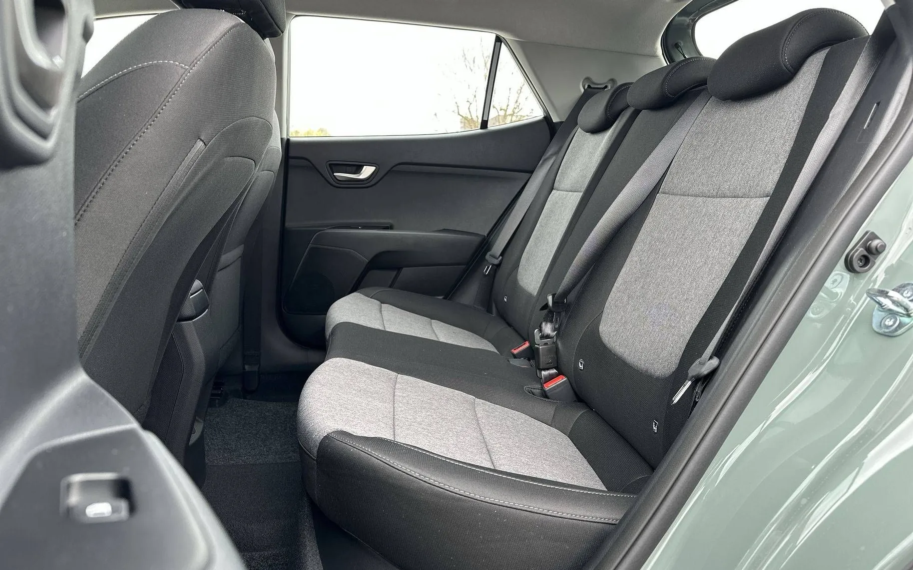 Notranja slika - KIA Stonic - 1.0 T-GDi LX Life DCT... - 11