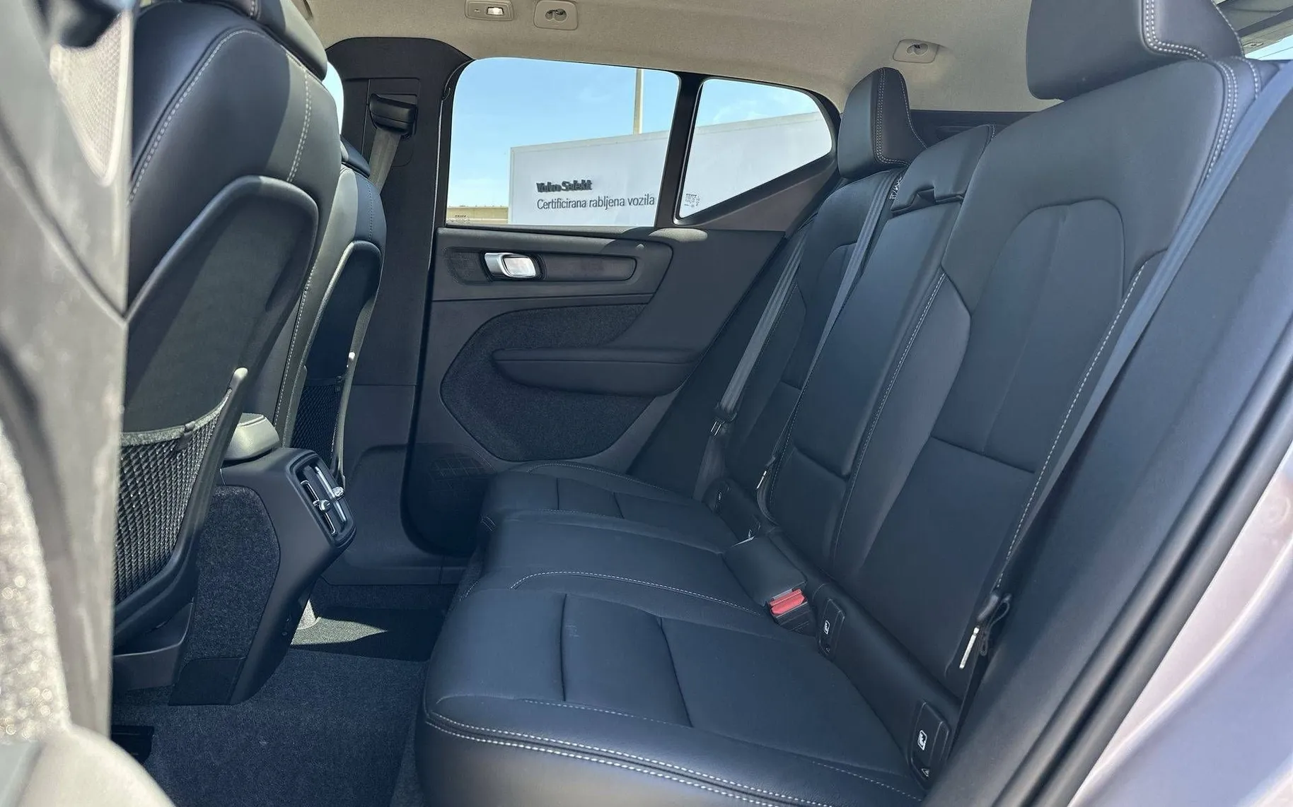 Notranja slika - Volvo XC40 - B4P Ultra Dark Avt. - 11