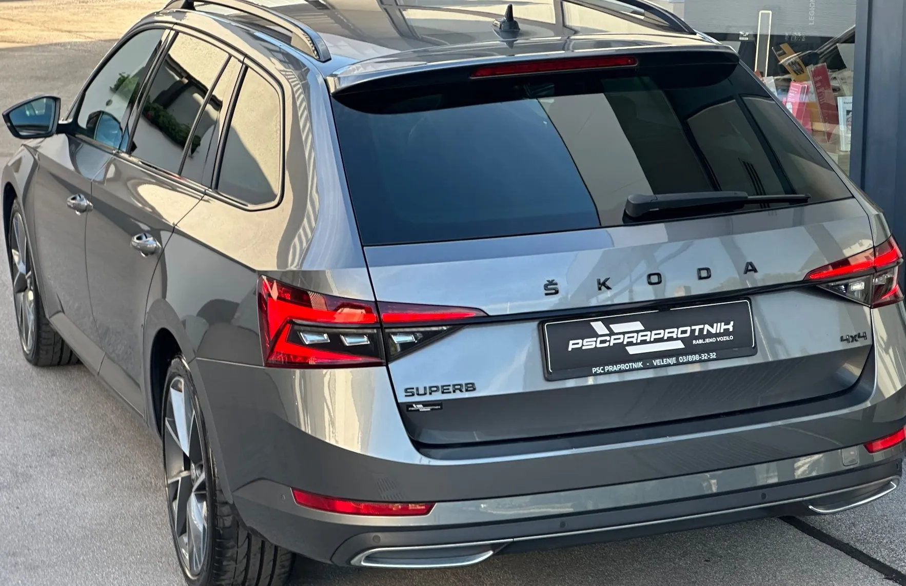 Zunanja slika - Škoda Superb - Combi Sportline 2.0 TDI DSG 4x4 DCC-ACC-KLJUKA - 8
