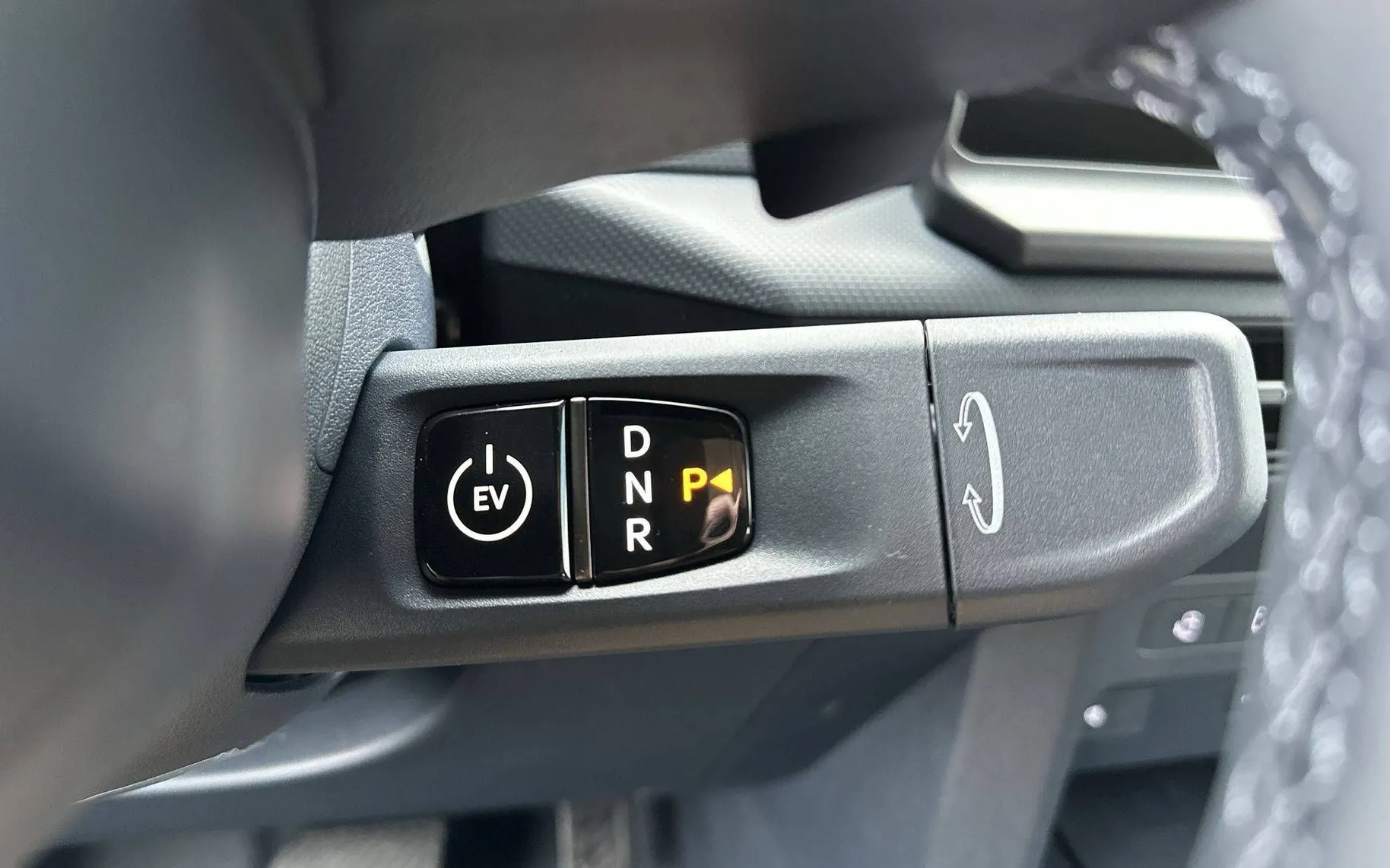 Zunanja slika - KIA PV5 - 71.2 kWh baterija 120 kW 163 KS  Quantum - 20