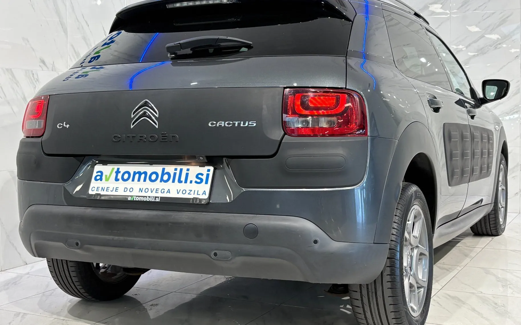 Notranja slika - Citroën C4 Cactus - 1.6 HDi KAMERA-NAVIGACIJA-PDC-TEMPOMAT - 7