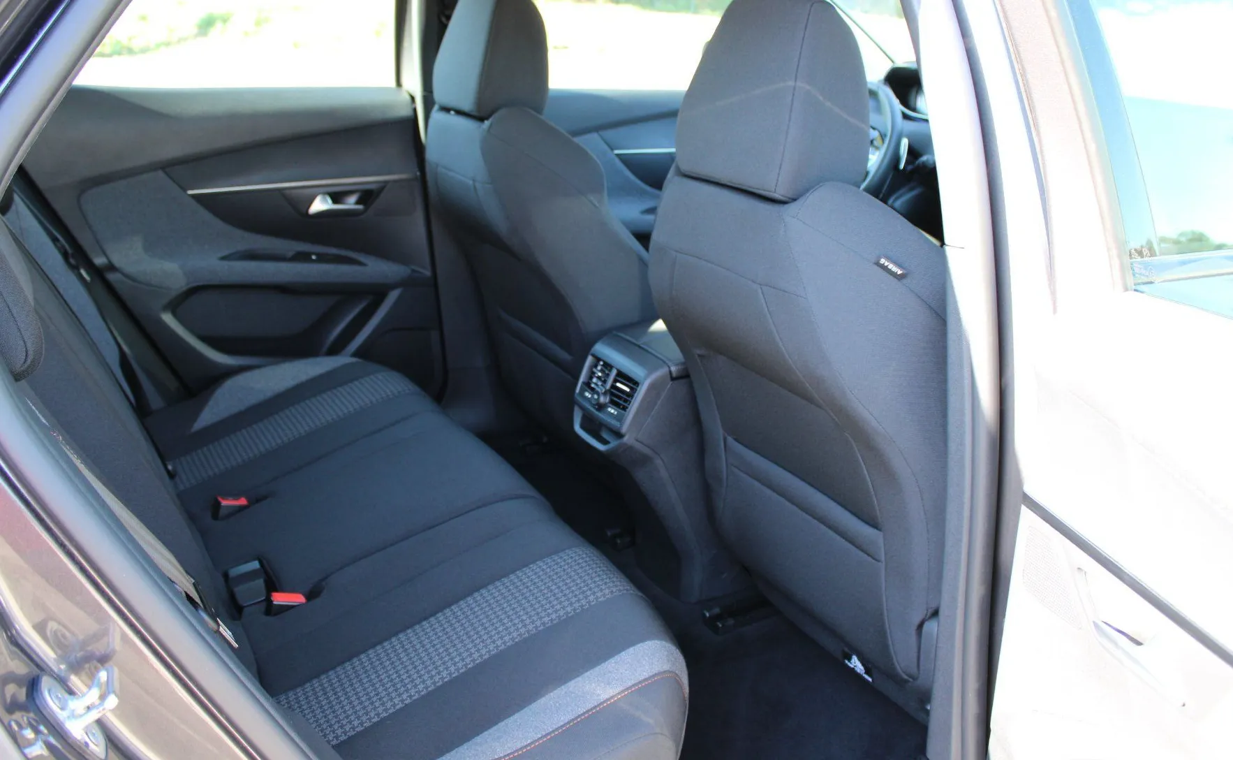 Zunanja slika - Peugeot 3008 - 1.5 BlueHDI 130 BUSINESS Avt._ALU_NAVI_PDC_KAMERA - 14