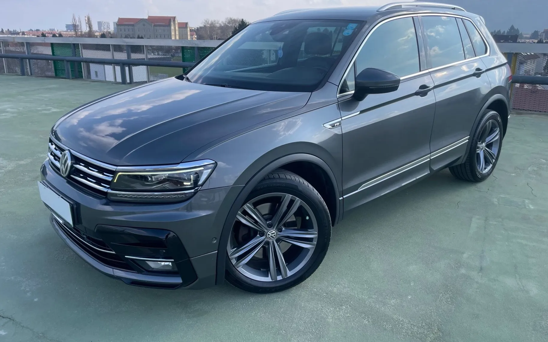 Zunanja slika - VW Tiguan - R-LINE 140 KW 4X4 LED.NAVI.KAMERA.USNJE.2XPDC - 1