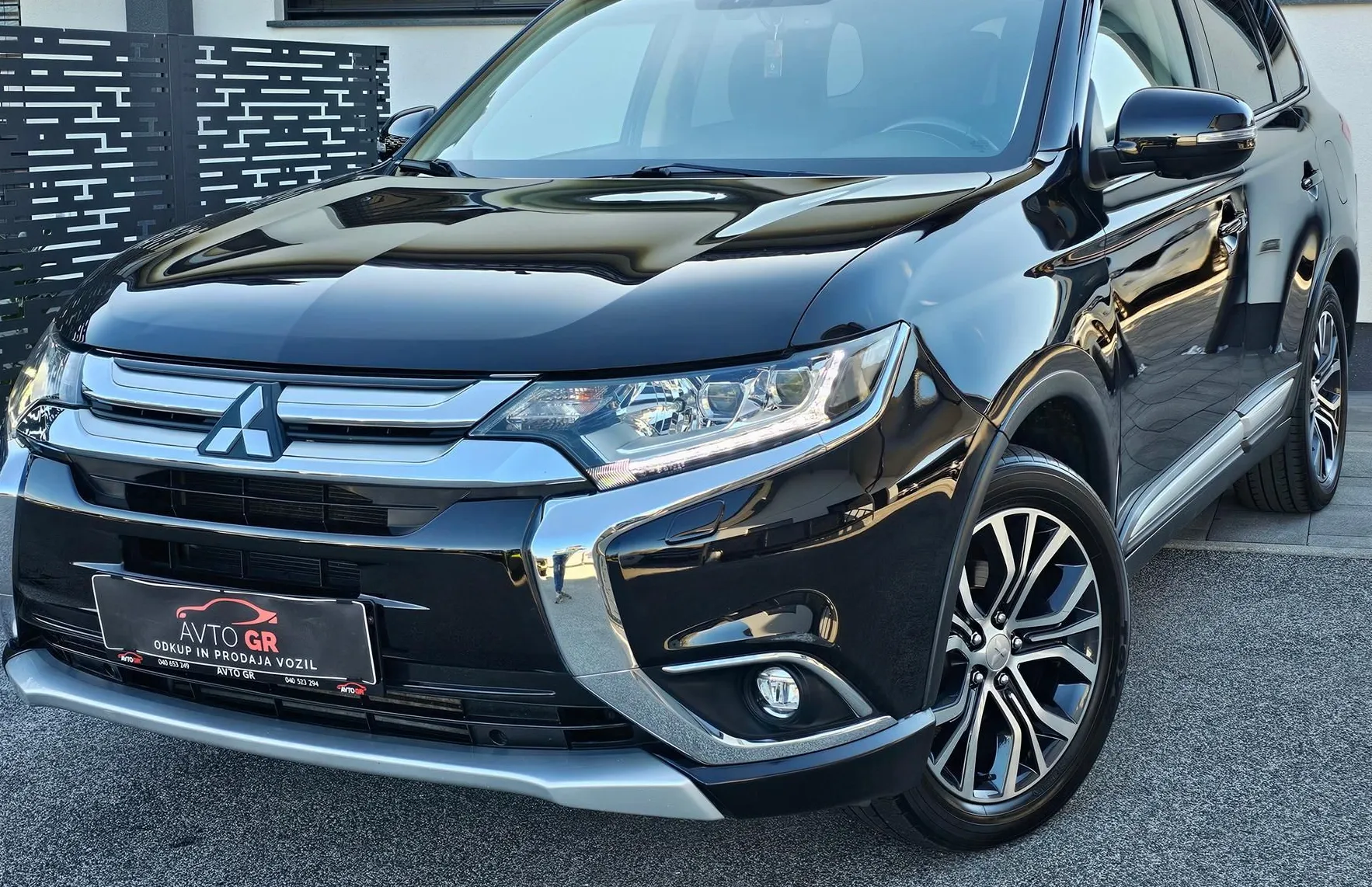 Zunanja slika - Mitsubishi Outlander - 4WD 2.2 DI-D Instyle+ Avt.-le 104.000km-Odličen- - 14