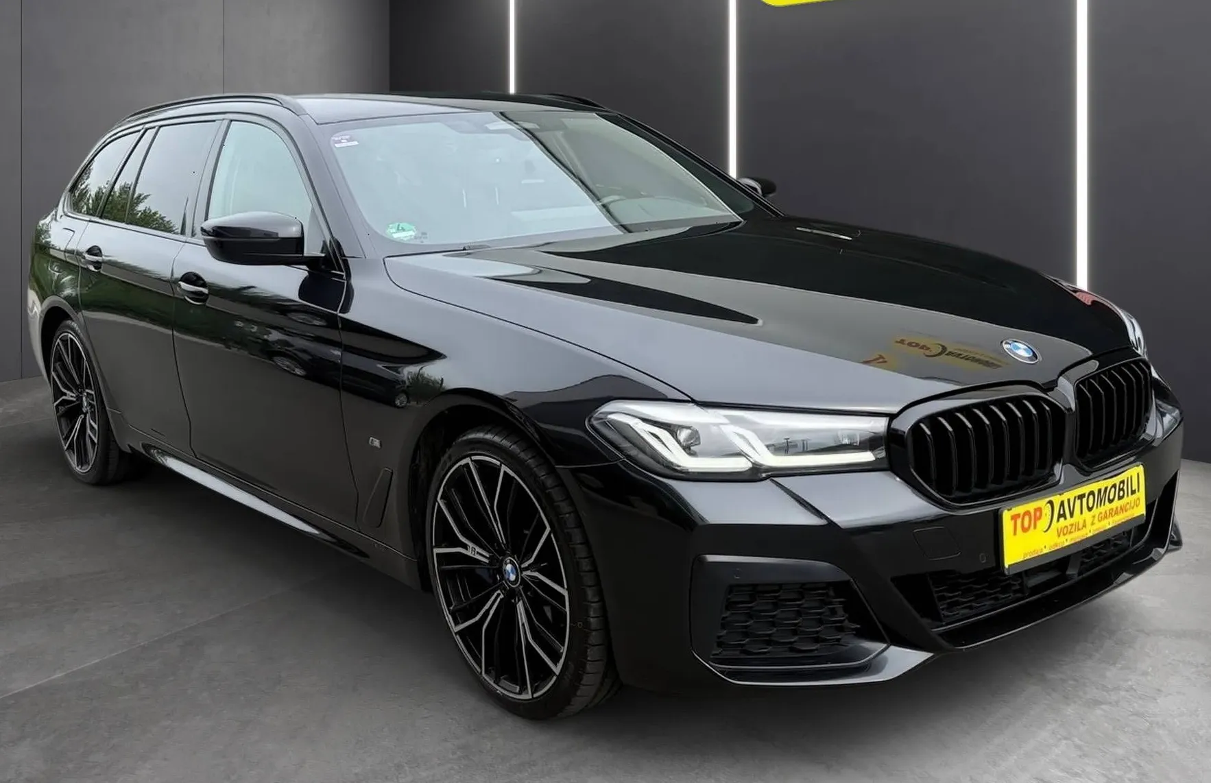Zunanja slika - BMW Serija 5 - Touring: 520i M SPORT PAKET PANO USNJE NAVI KAMERA VIRTU - 8