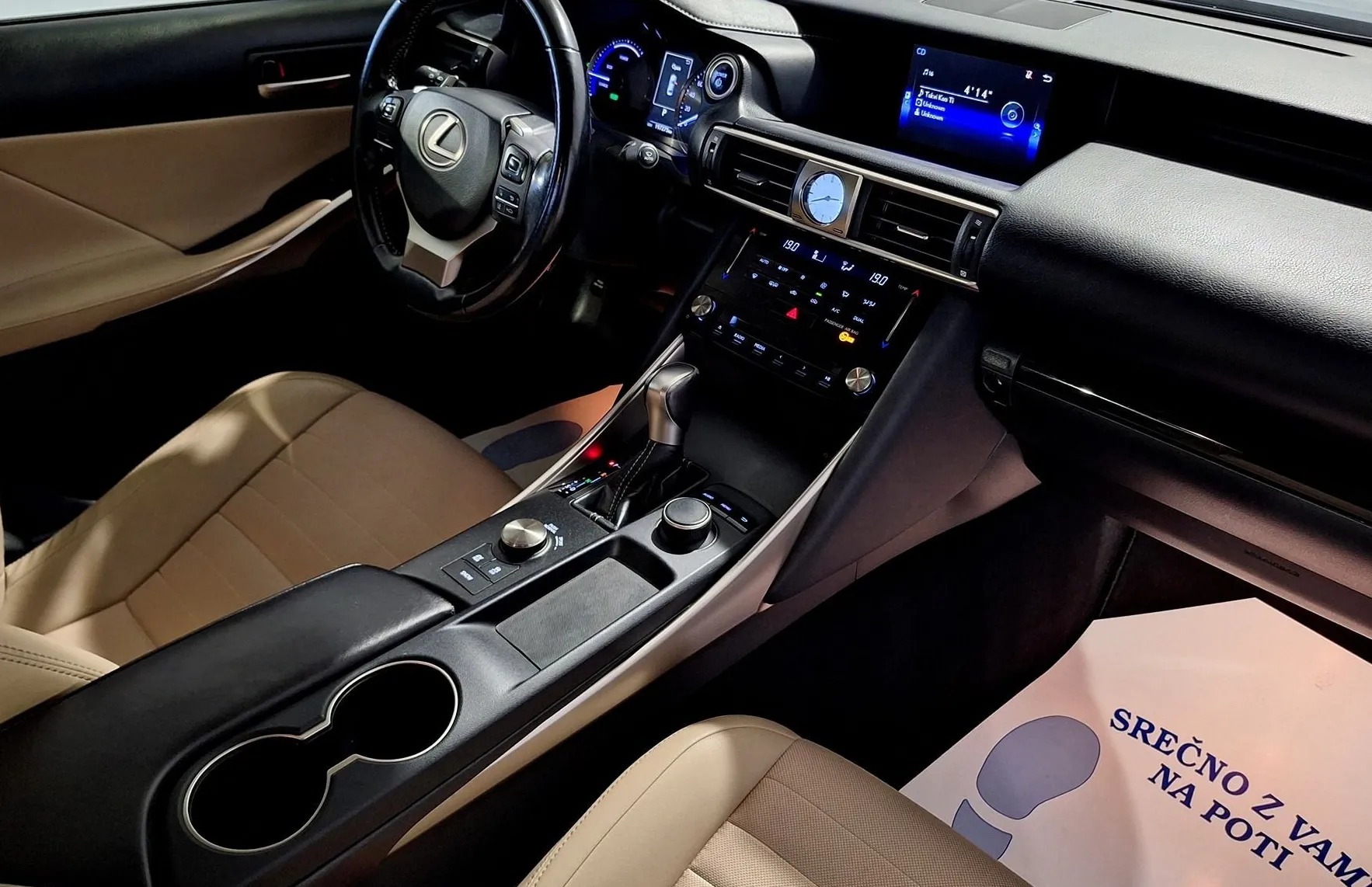 Zunanja slika - Lexus IS - 300h Base - 10