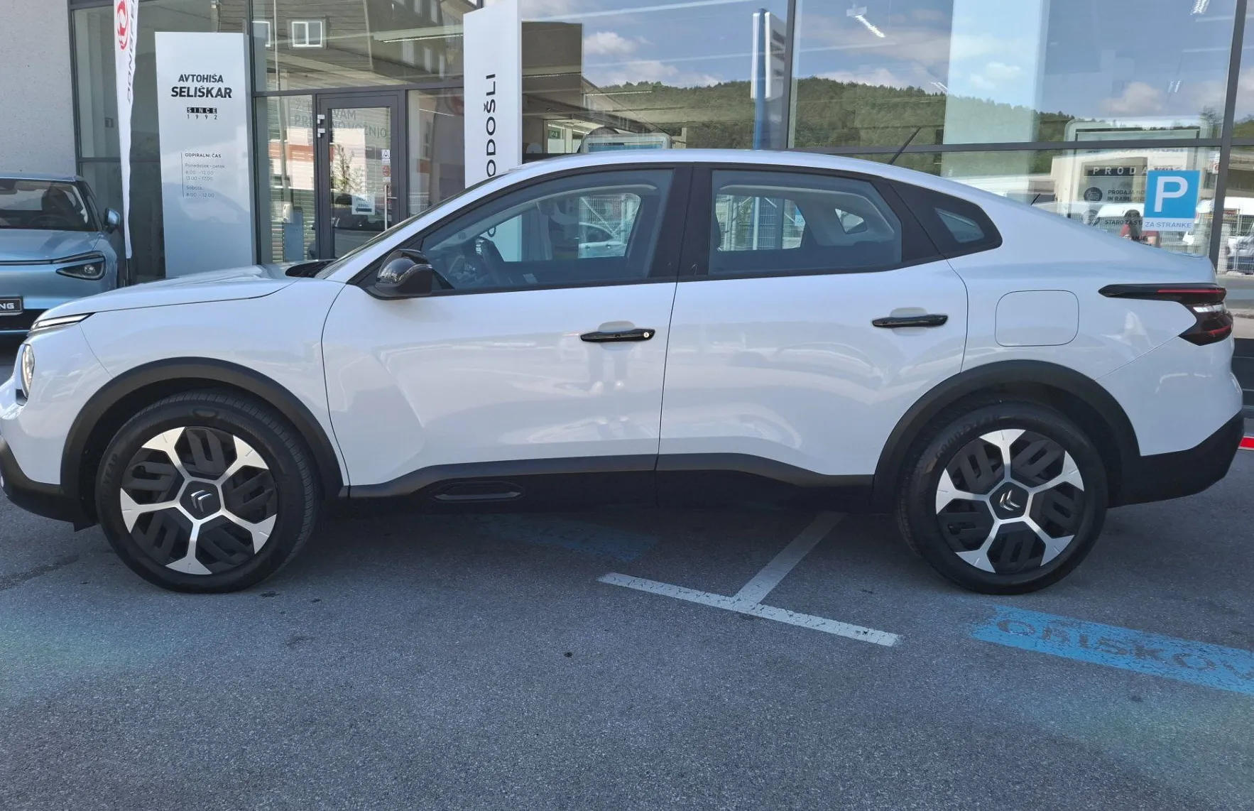 Zunanja slika - Citroën C4 X - 1.2 PURETECH YOU  - KOT NOVO - SAMO 21.870KM - 4