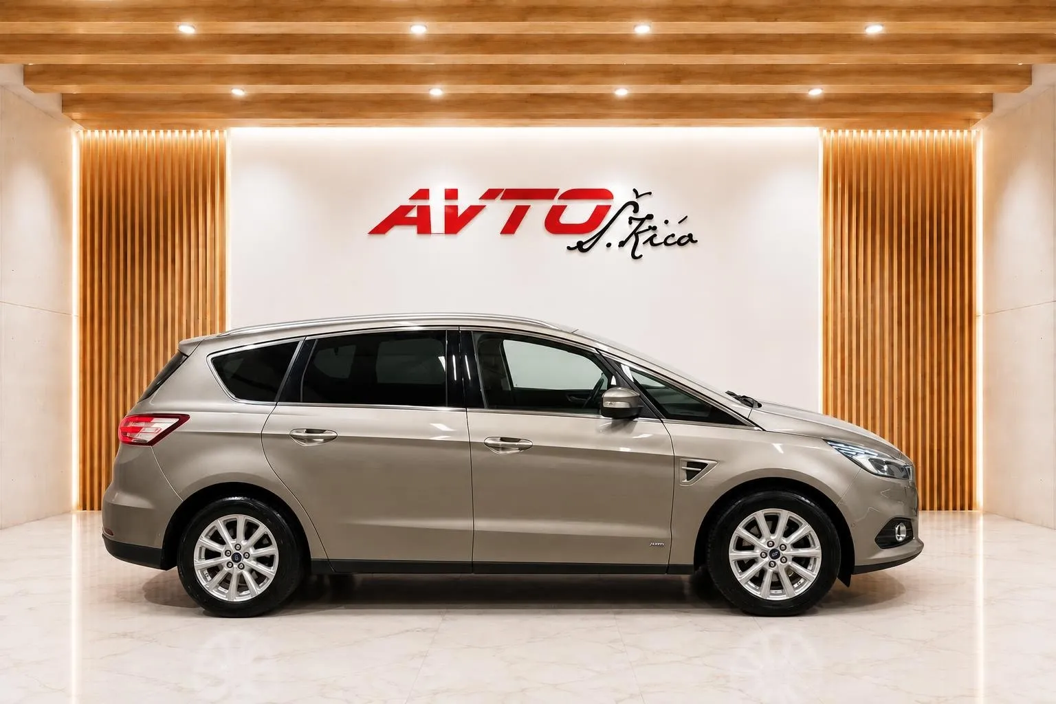 Zunanja slika - Ford S-Max - 2.0 TDCi-4X4-BI-XENON-AVT-KAMERA-NAVI-PDC-F1 - 4