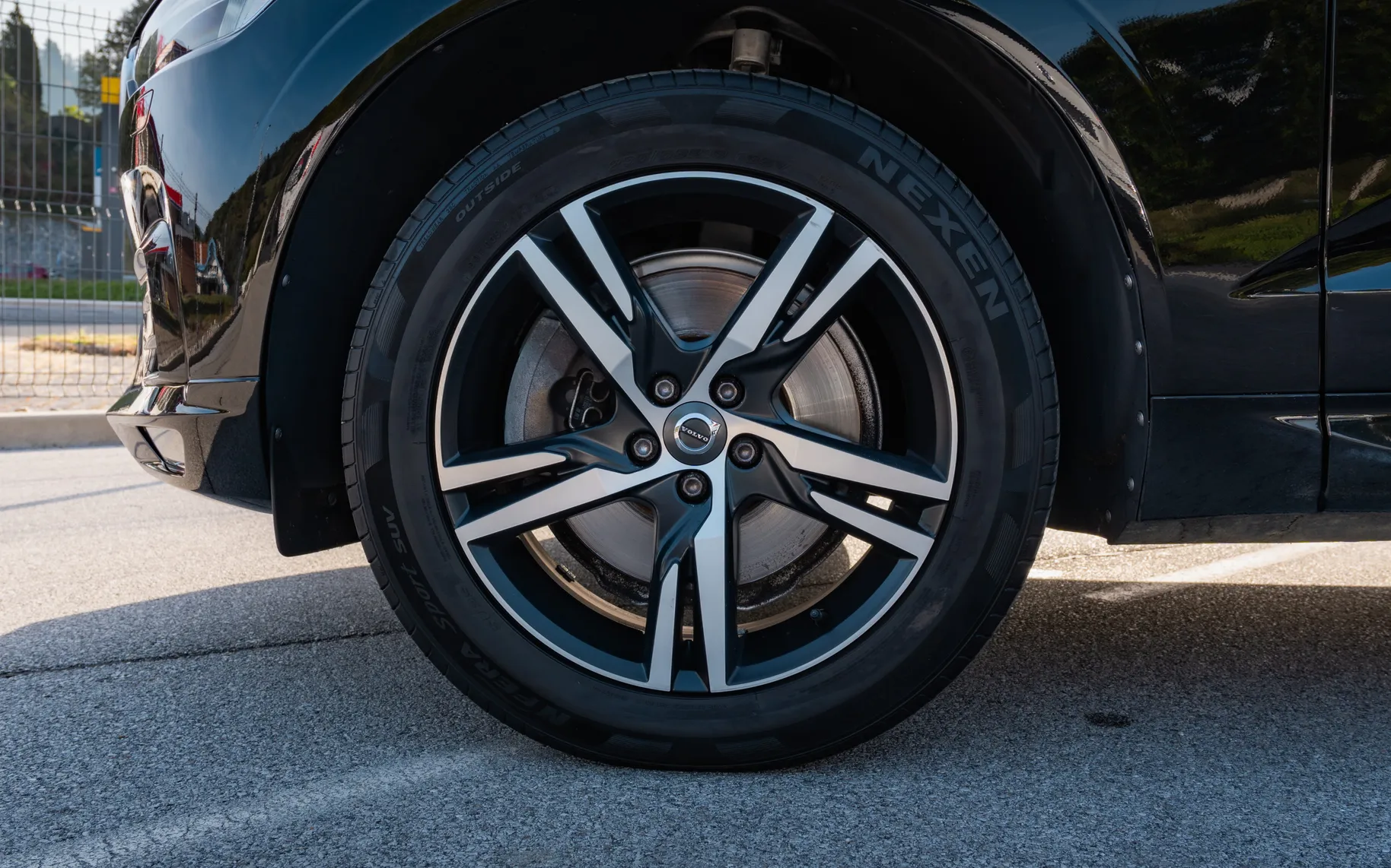 Zunanja slika - Volvo XC60 - D4 R-Design AWD Avt. - 5