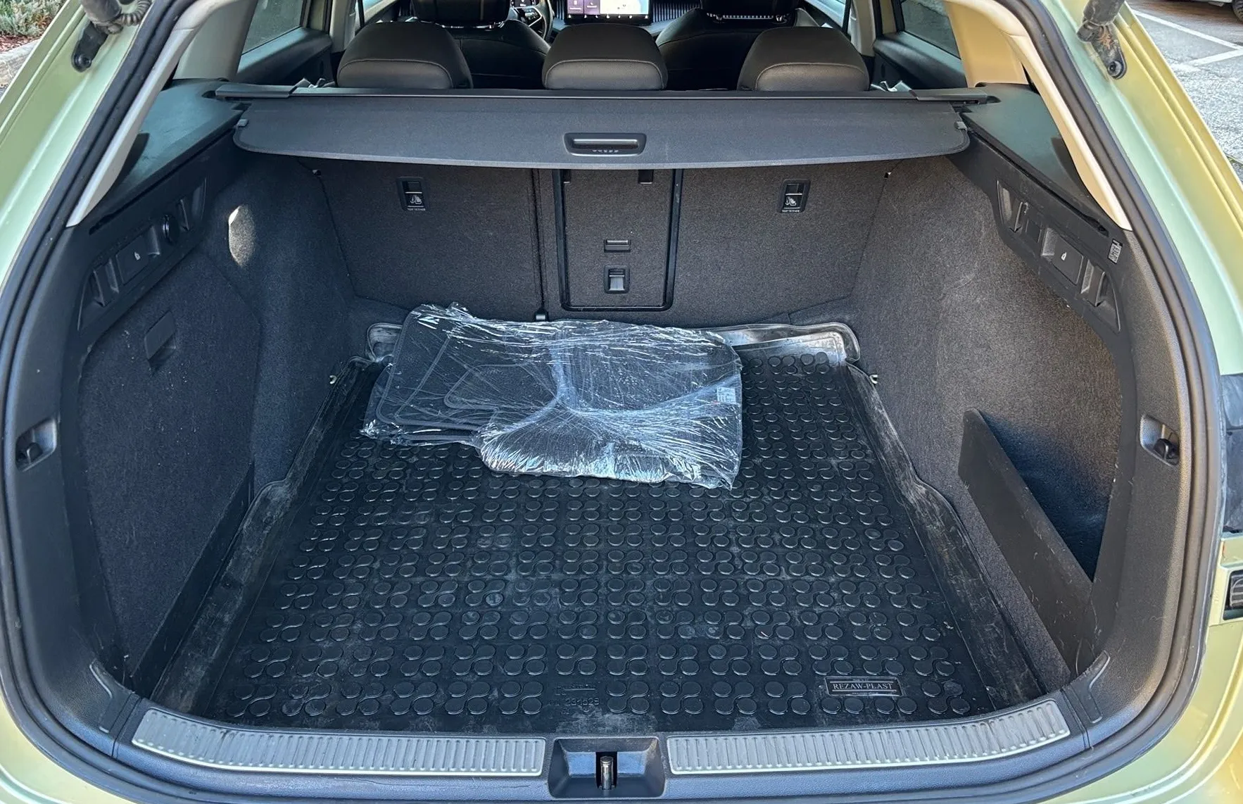 Zunanja slika - Škoda Superb - SELECTION Combi 2.0 TDi DSG 4X4 193PS-SLO-1.LAST - 12