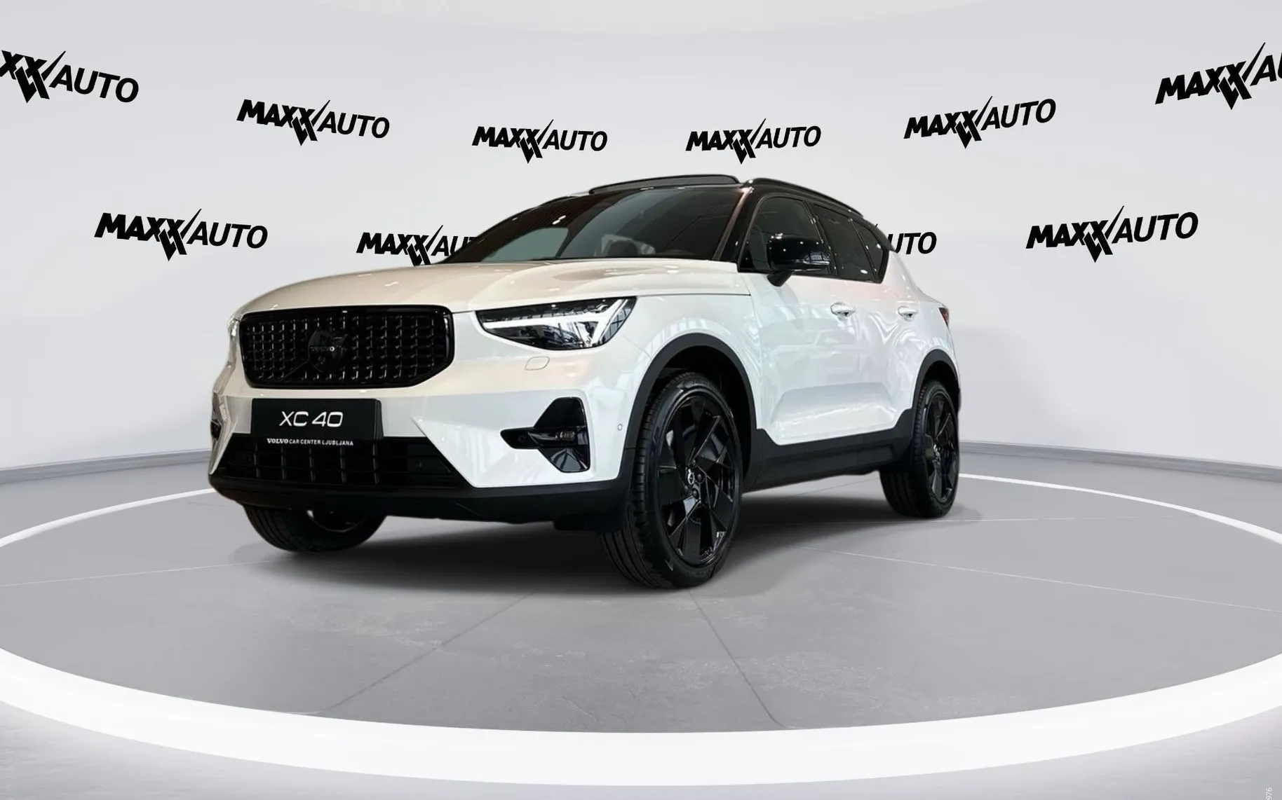 Zunanja slika - Volvo XC40 - B4 P Ultra Black Edition 3 leta garancije + 3 se.. - 1