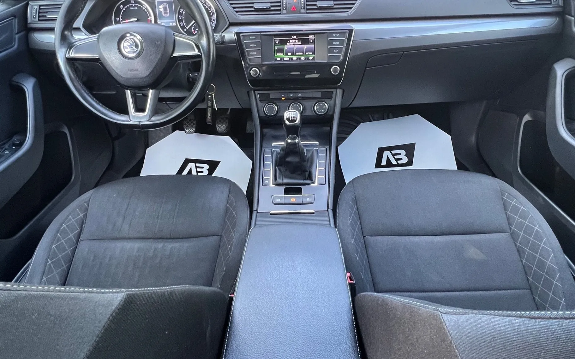 Notranja slika - Škoda Superb - 2.0 TDI+ALU+TEMP+USB... - 12