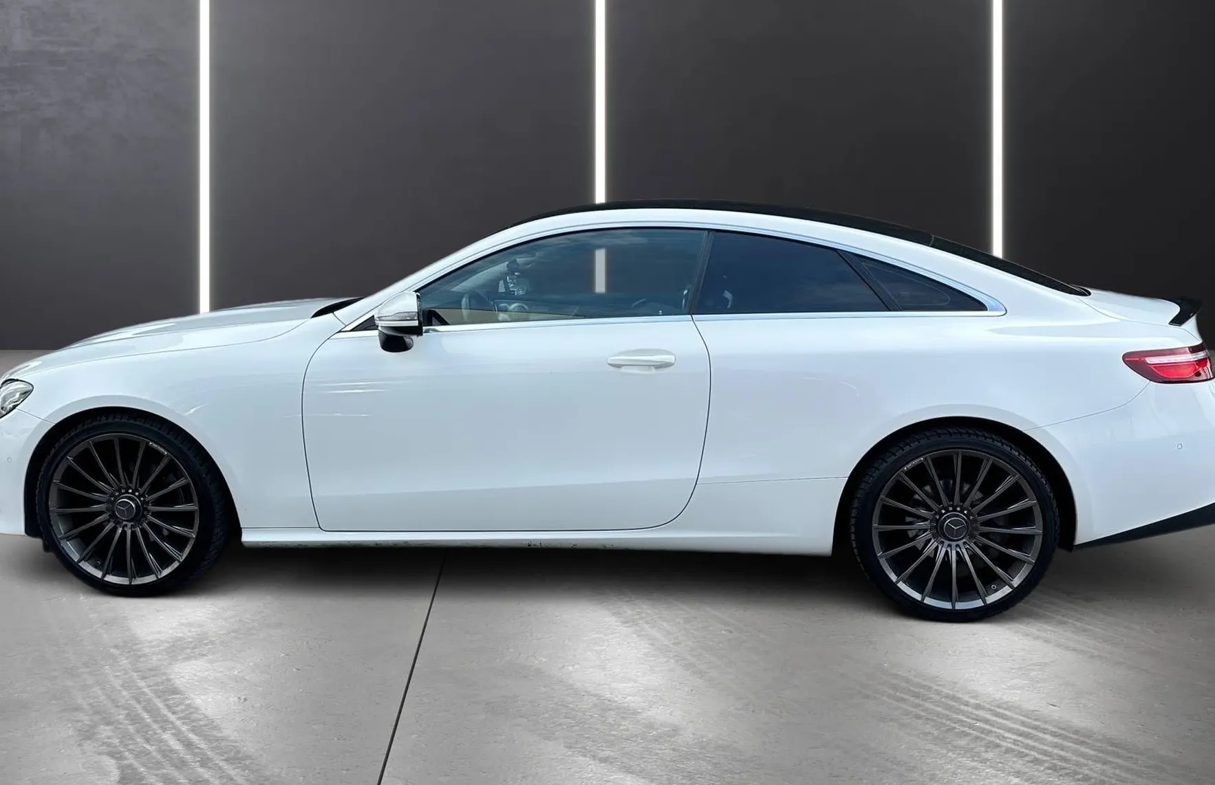 Zunanja slika - Mercedes-Benz E-Razred - COUPE 200 20COL AMG LED NAVI PDC TEM KAMERA TOP - 4