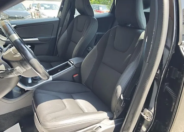 Zunanja slika - Volvo XC60 - D3 AUTO - VLEČNA KLJUKA - TEMPOMAT - GRETI SEDEŽI - 7