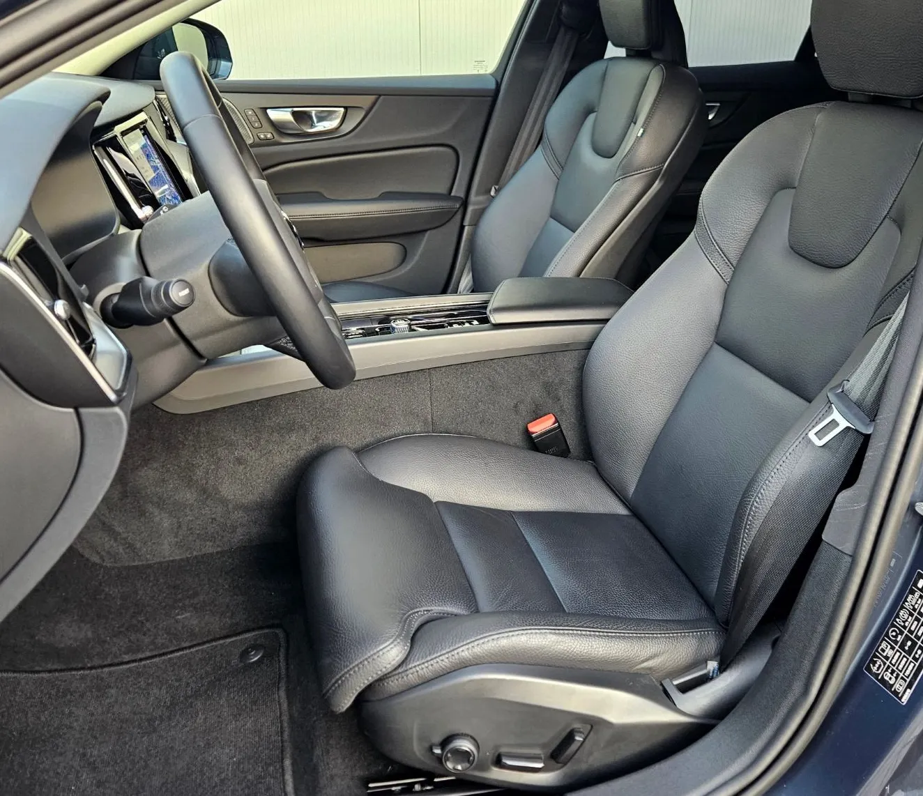 Zunanja slika - Volvo V60 Cross Country - B4 AWD Pro +ACC+Memory+18 Col+Gretje+12.mes.jam - 11