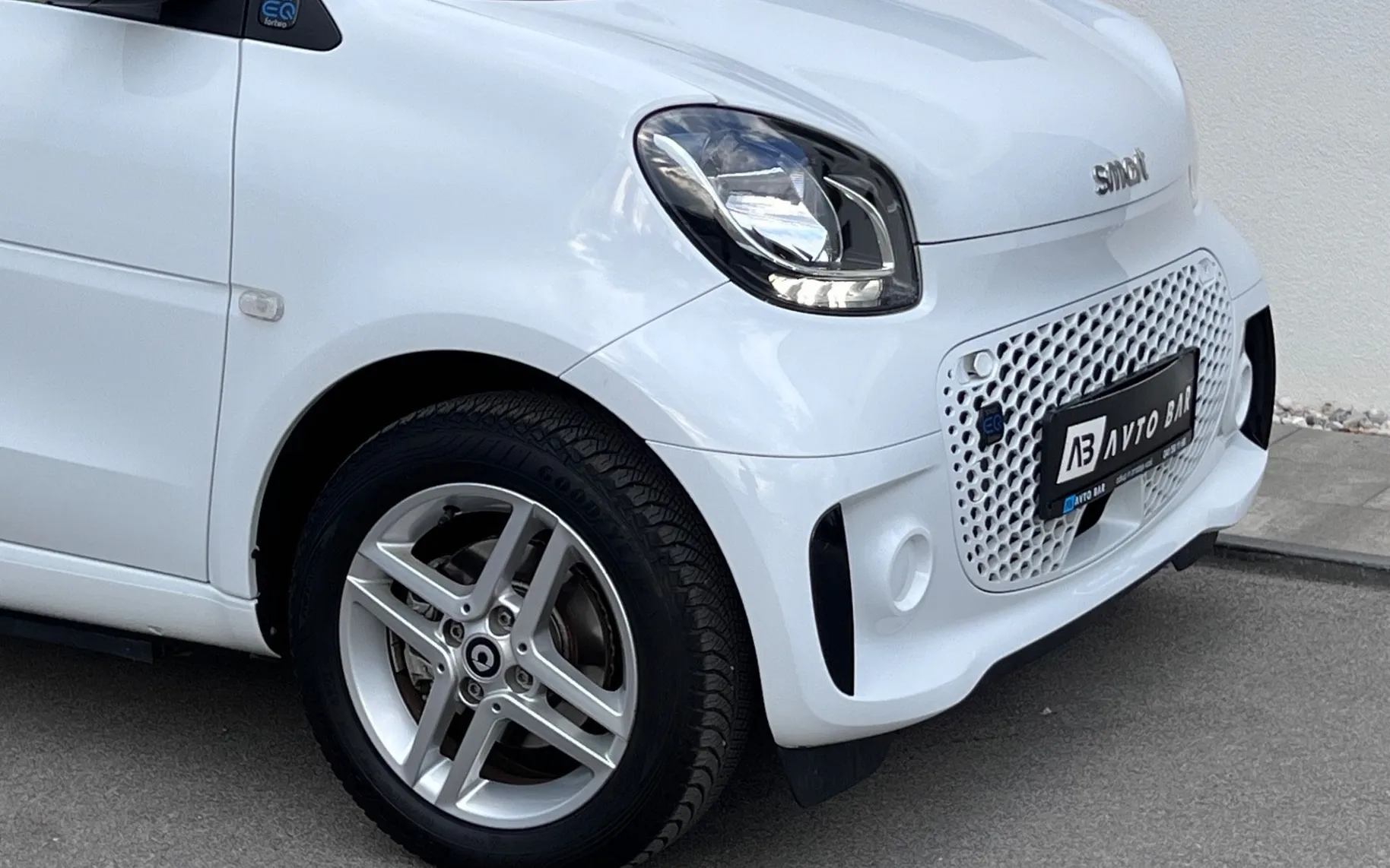 Notranja slika - Smart fortwo - EQ+SAMO 13.726 km+ALU+TEMP - 9