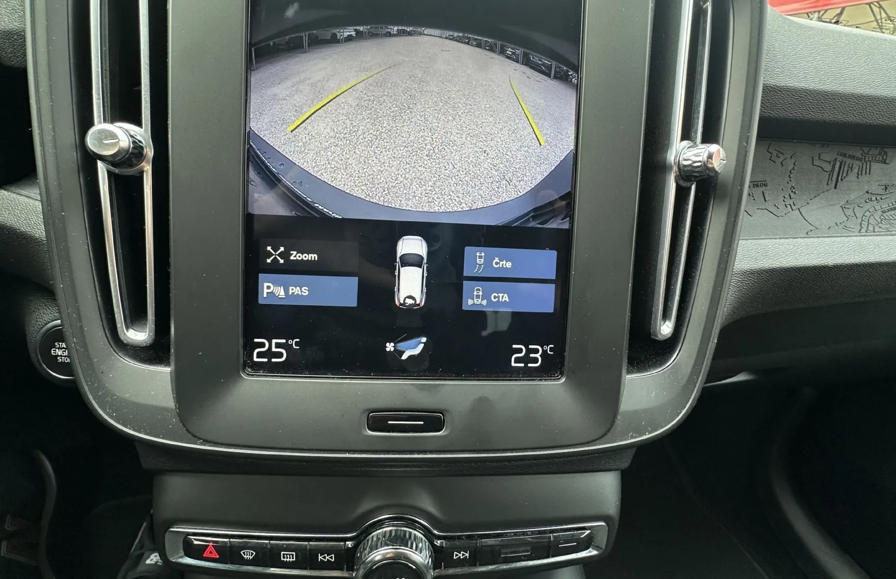 Zunanja slika - Volvo XC40 - D3 AWD Momentum Avt. KAMERA.NAVI.ALU.4X4.TOP - 13