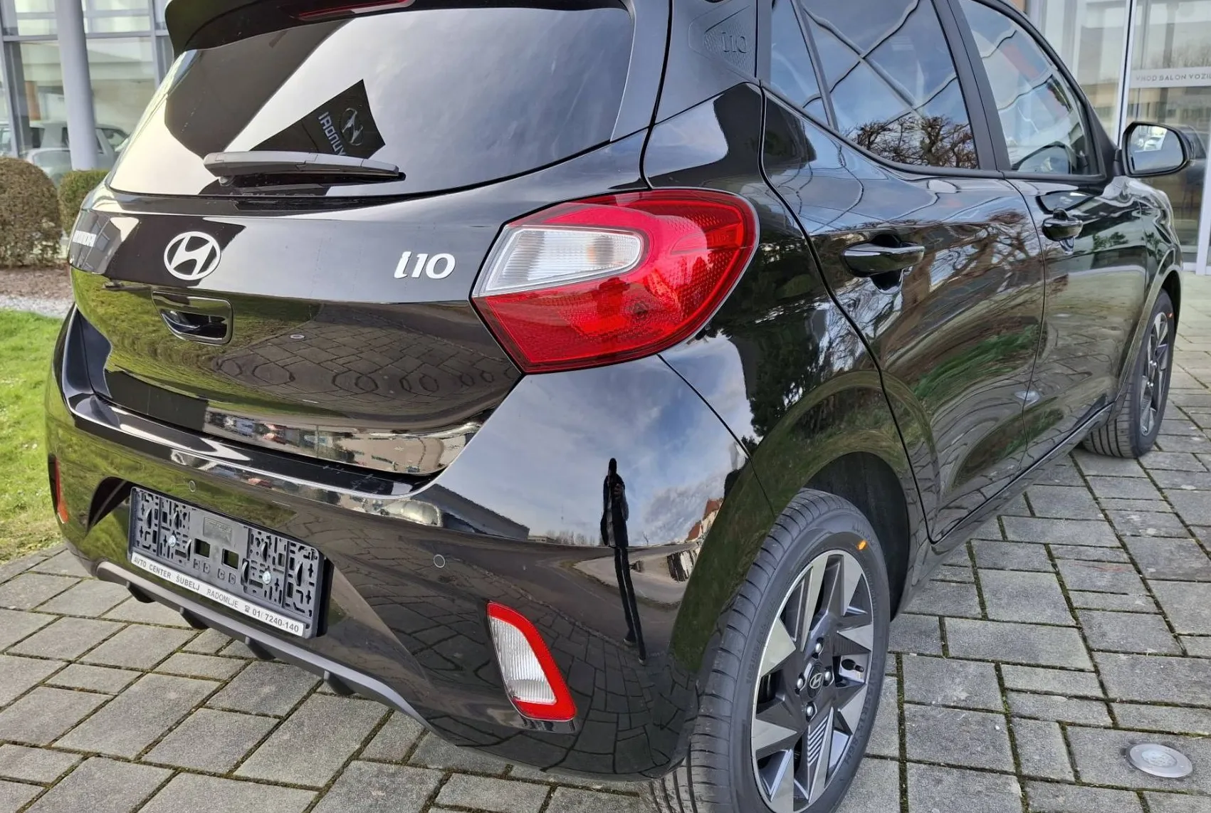 Zunanja slika - Hyundai i10 - 1.2 FL STYLE   AAC. WINTER. naslon. rg... - 4
