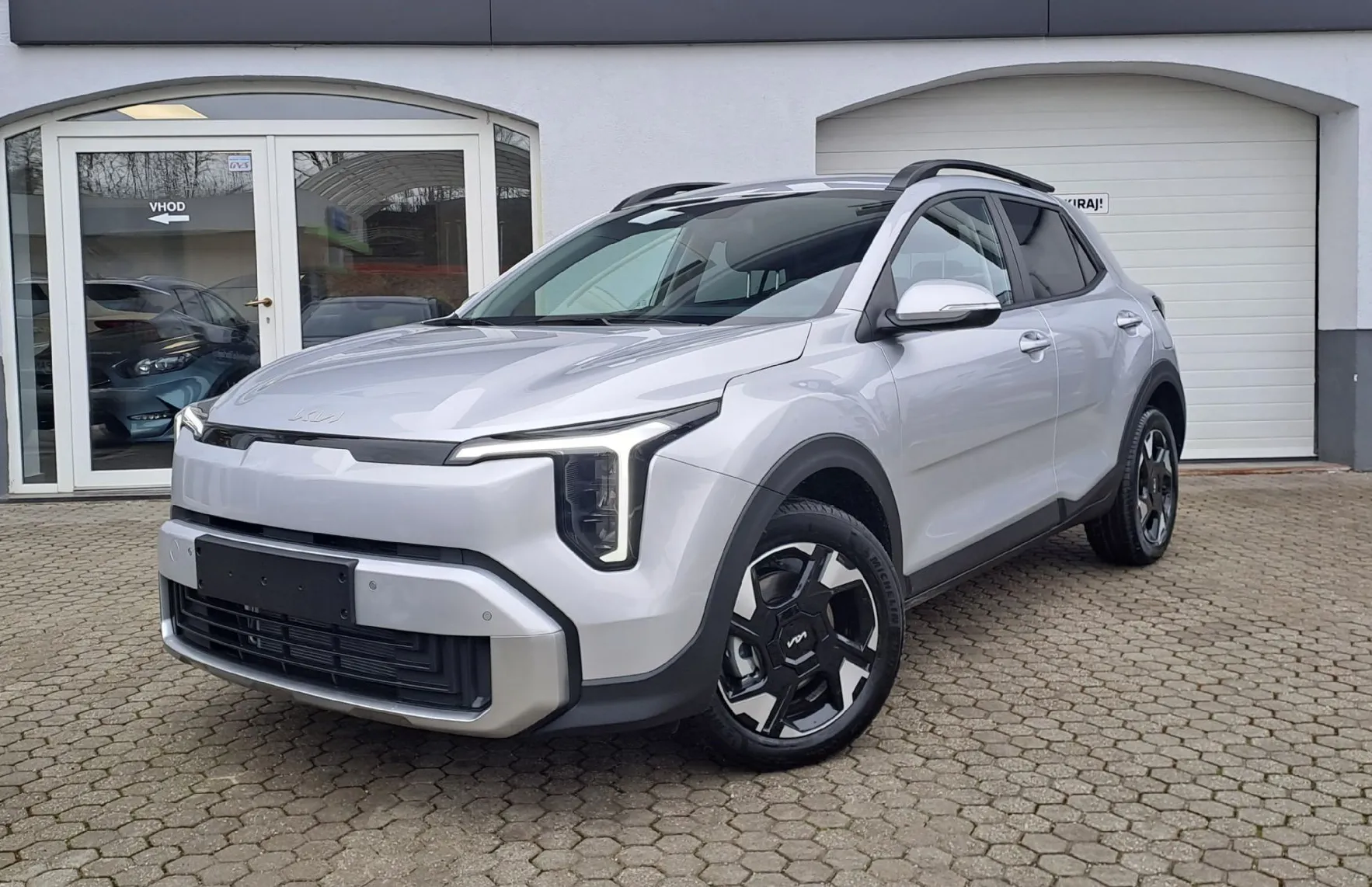 Zunanja slika - KIA Stonic - 1.0 T-GDi 73.6 kW  100 KM  EX Pulse DCT - 1