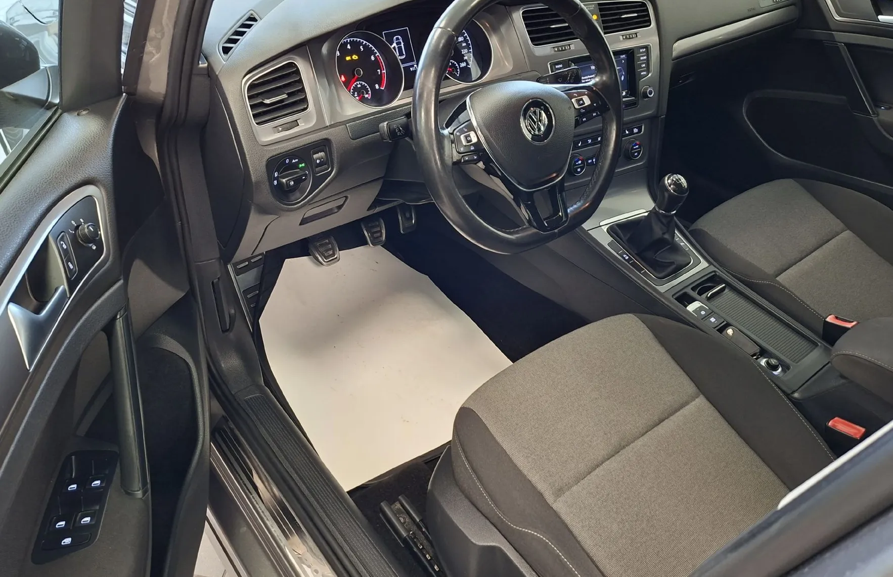 Zunanja slika - Volkswagen Golf - 1.2 TSI Highline-ODLIČEN- - 7
